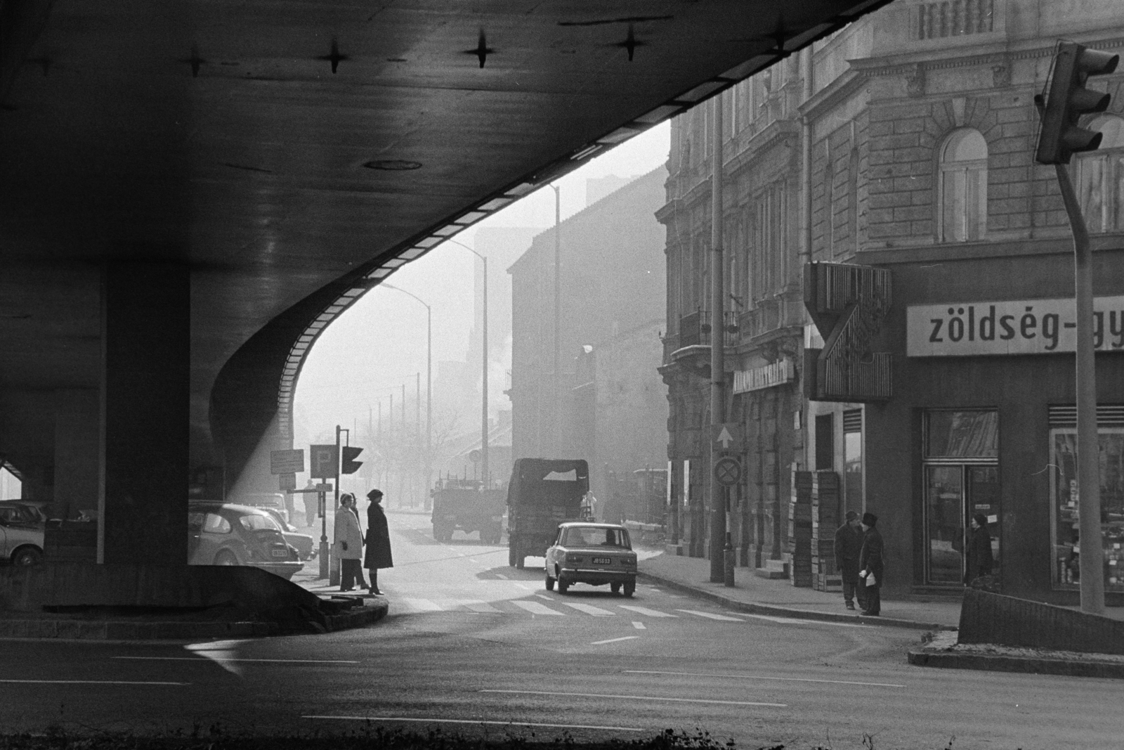 Hungary, Budapest VIII., Baross tér a Fiumei (Mező Imre) út torkolatánál. Felüljáró a Fiumei (Mező Imre) út és Rottenbiller utca között., 1978, Kereki Sándor, overpass, Budapest, Fortepan #205558