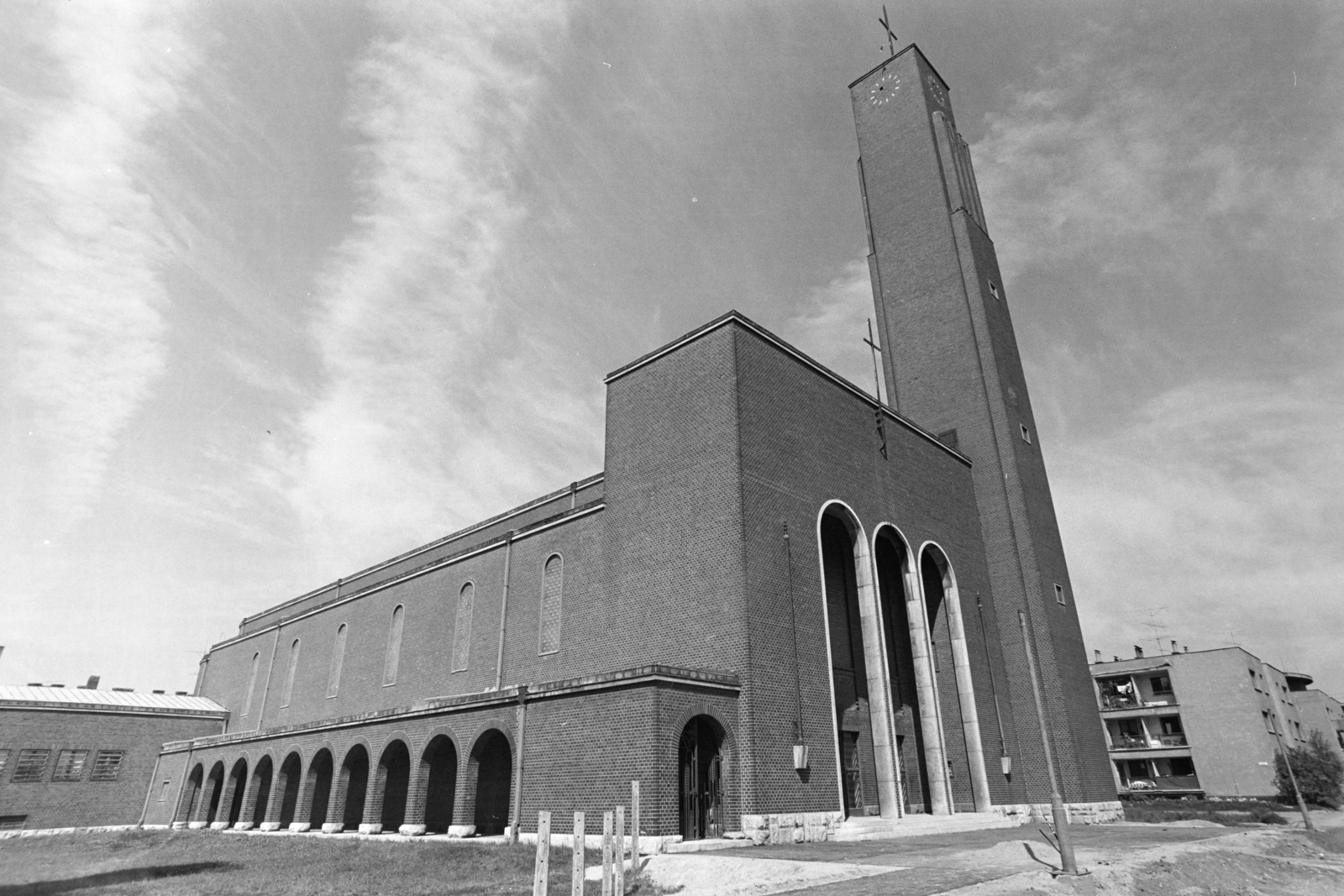 Hungary, Komarno, Jézus Szíve-templom., 1977, Kereki Sándor, church, modern architecture, Fortepan #205567