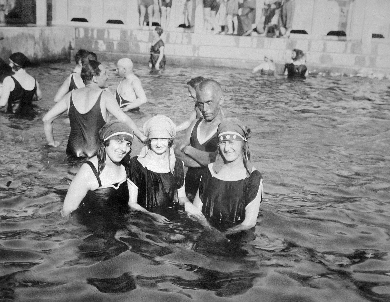 Hungary, Budapest III., Csillaghegyi strandfürdő., 1918, Fortepan, beach, free time, pool, bathing suit, happiness, women, men, bathing, Budapest, Fortepan #20559