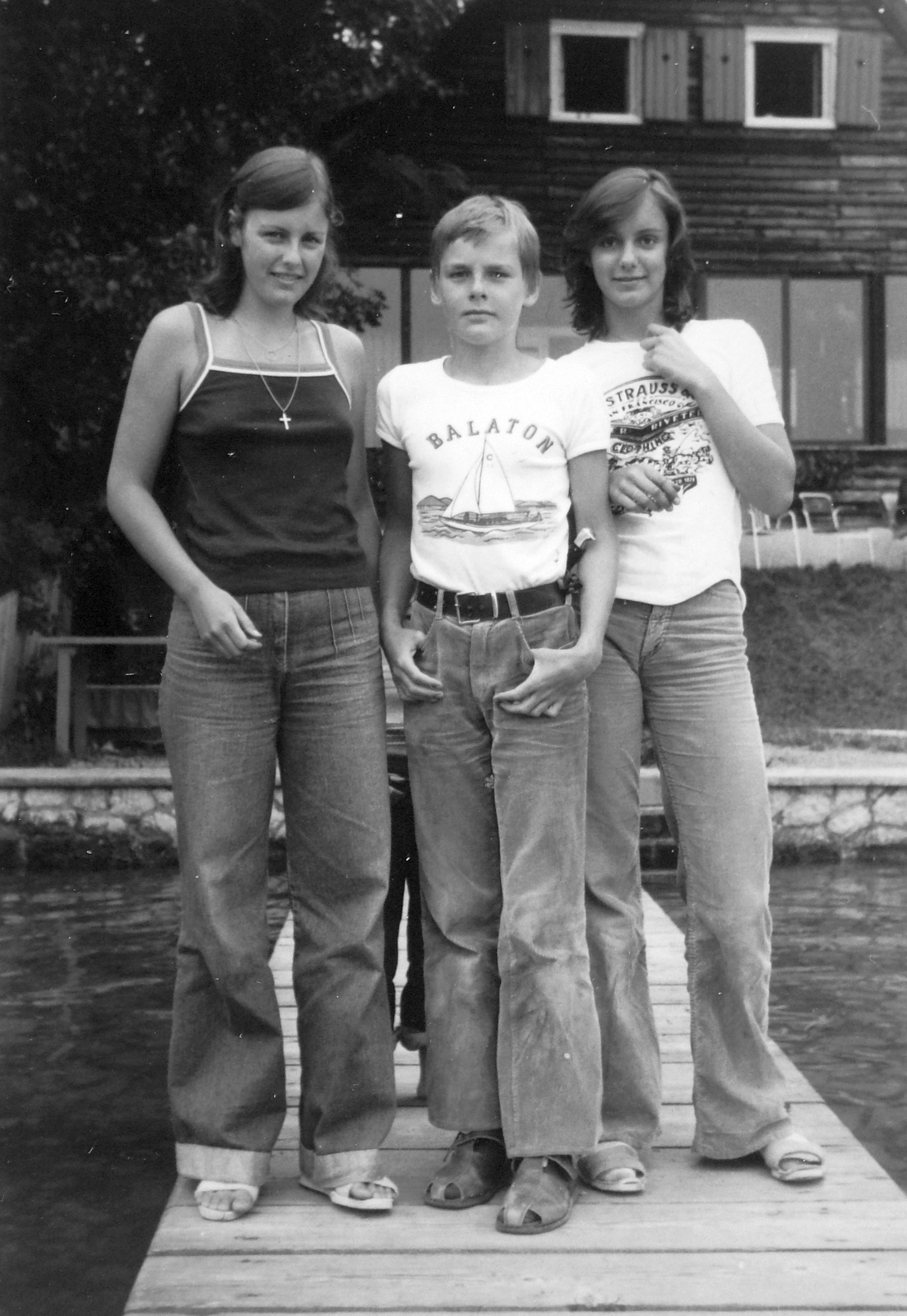 1972, Fortepan, tableau, pier, flared trousers, three people, Fortepan #20565