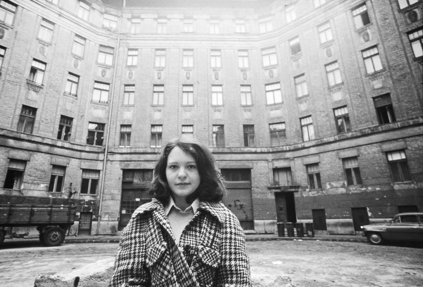 Hungary, Budapest VIII., Lósy Imre utca., 1975, Kereki Sándor, Budapest, hairdo, lady, Fortepan #205815