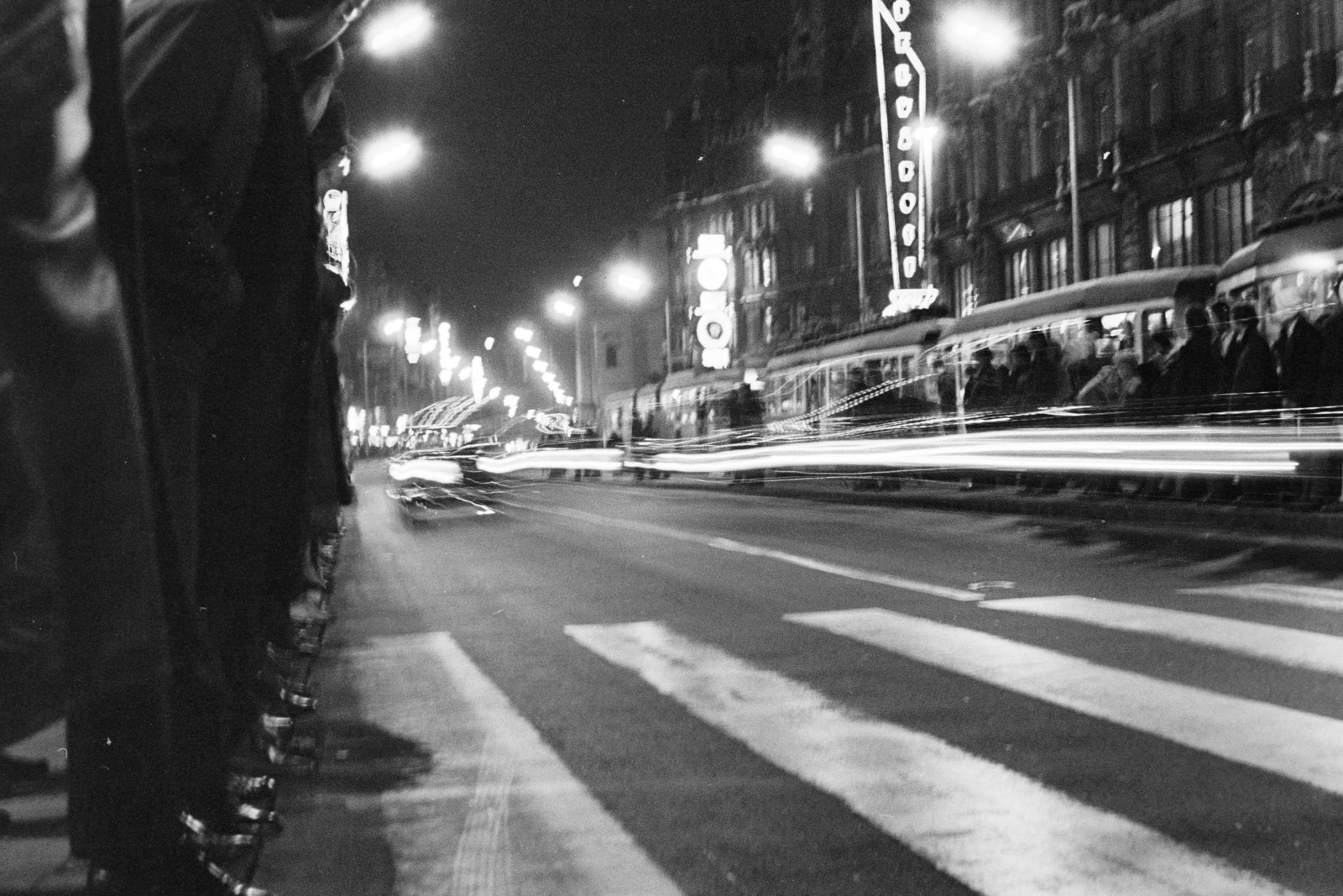 Magyarország, Budapest V., Szabad sajtó (Szabadsajtó) út a Ferenciek tere (Felszabadulás tér) felé nézve., 1971, Kereki Sándor, villamos, Budapest, gyalogátkelő, Fortepan #205849