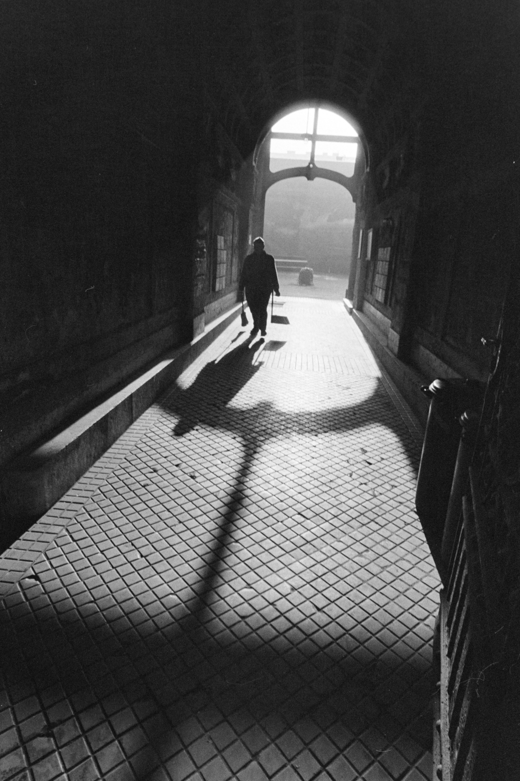 1975, Kereki Sándor, ceramics, gateway, shadow, Fortepan #205889