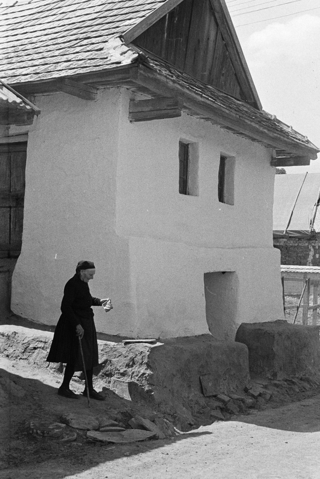 Magyarország, Hollókő, Petőfi Sándor utca 7. (később Bátki vendégház), 1974, Kereki Sándor, bot, idős ember, Fortepan #205895