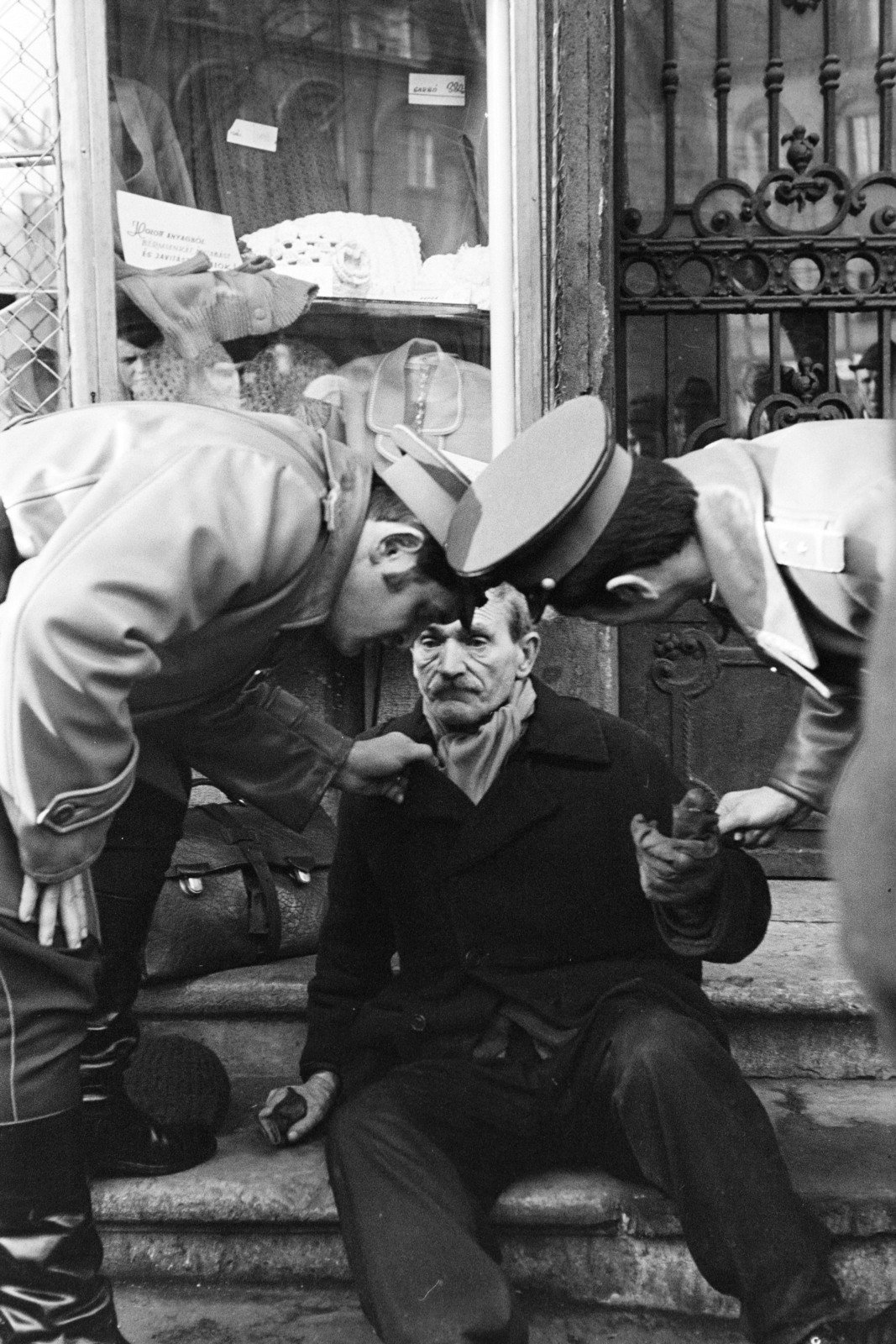 1972, Kereki Sándor, cop, man, sitting on stairs, Fortepan #205901