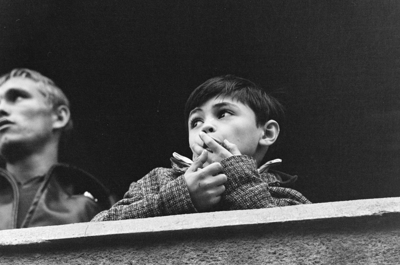 Hungary, Budapest X., Albertirsai út, Lóversenypálya (később Kincsem Park)., 1970, Kereki Sándor, Budapest, boy, looking into the distance, bottom view, Fortepan #205906