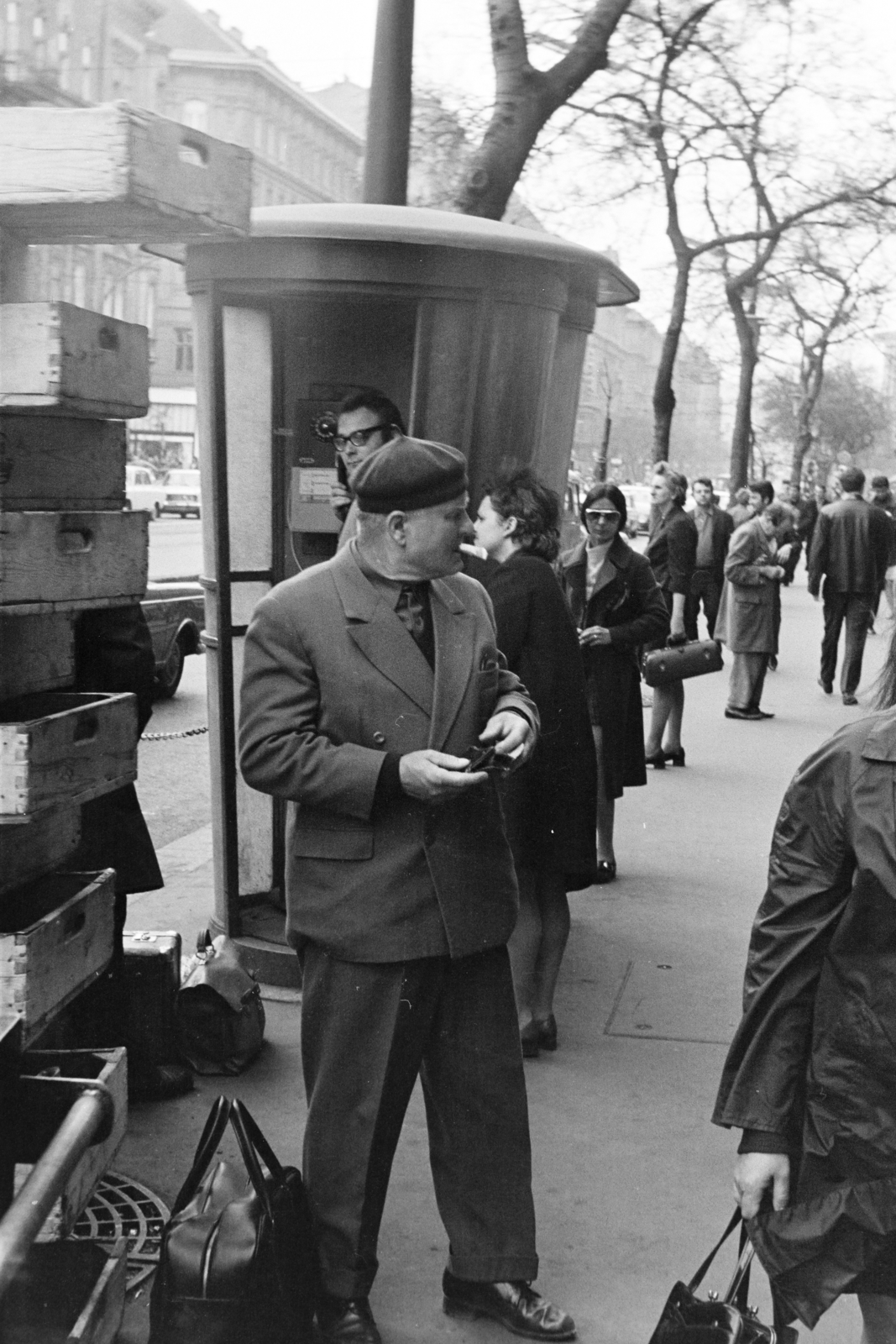 Hungary, Budapest XIII., a Szent István körút a Nyugati (Marx) tér irányából a Jászai Mari tér felé nézve., 1970, Kereki Sándor, Budapest, phone booth, Fortepan #206071