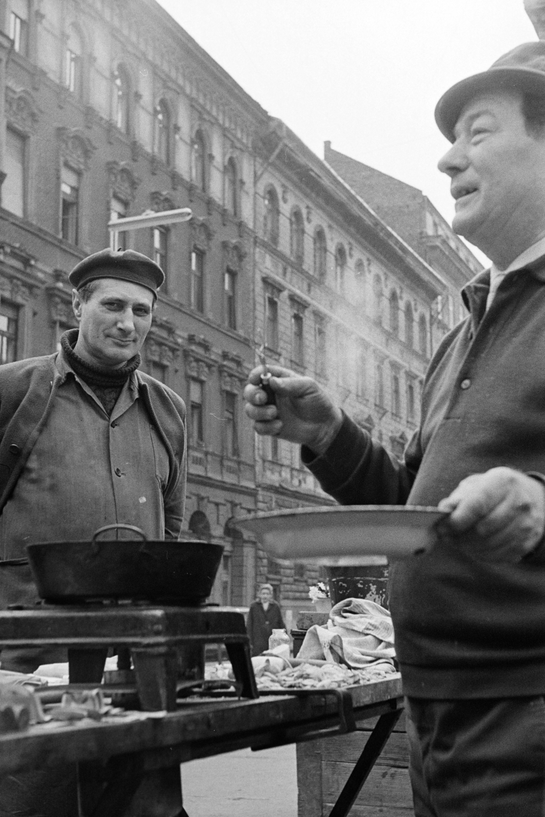 Hungary, Budapest VI., Hunyadi tér, piac a Vásárcsarnok előtt., 1975, Kereki Sándor, Budapest, market, pan, Fortepan #206086