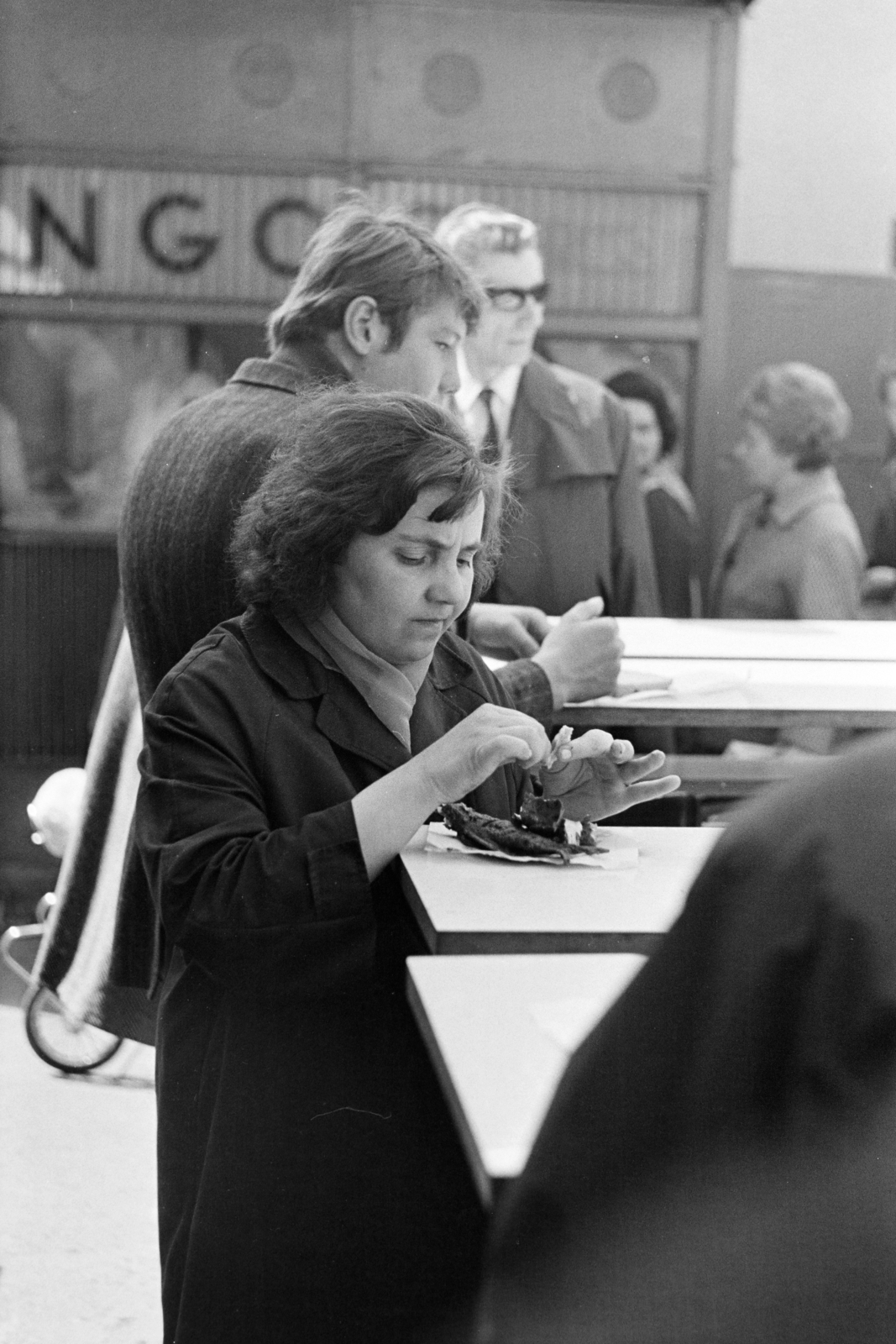 Hungary, Budapest XIII., Lehel (Élmunkás) téri piac., 1971, Kereki Sándor, meal, Budapest, Fortepan #206096