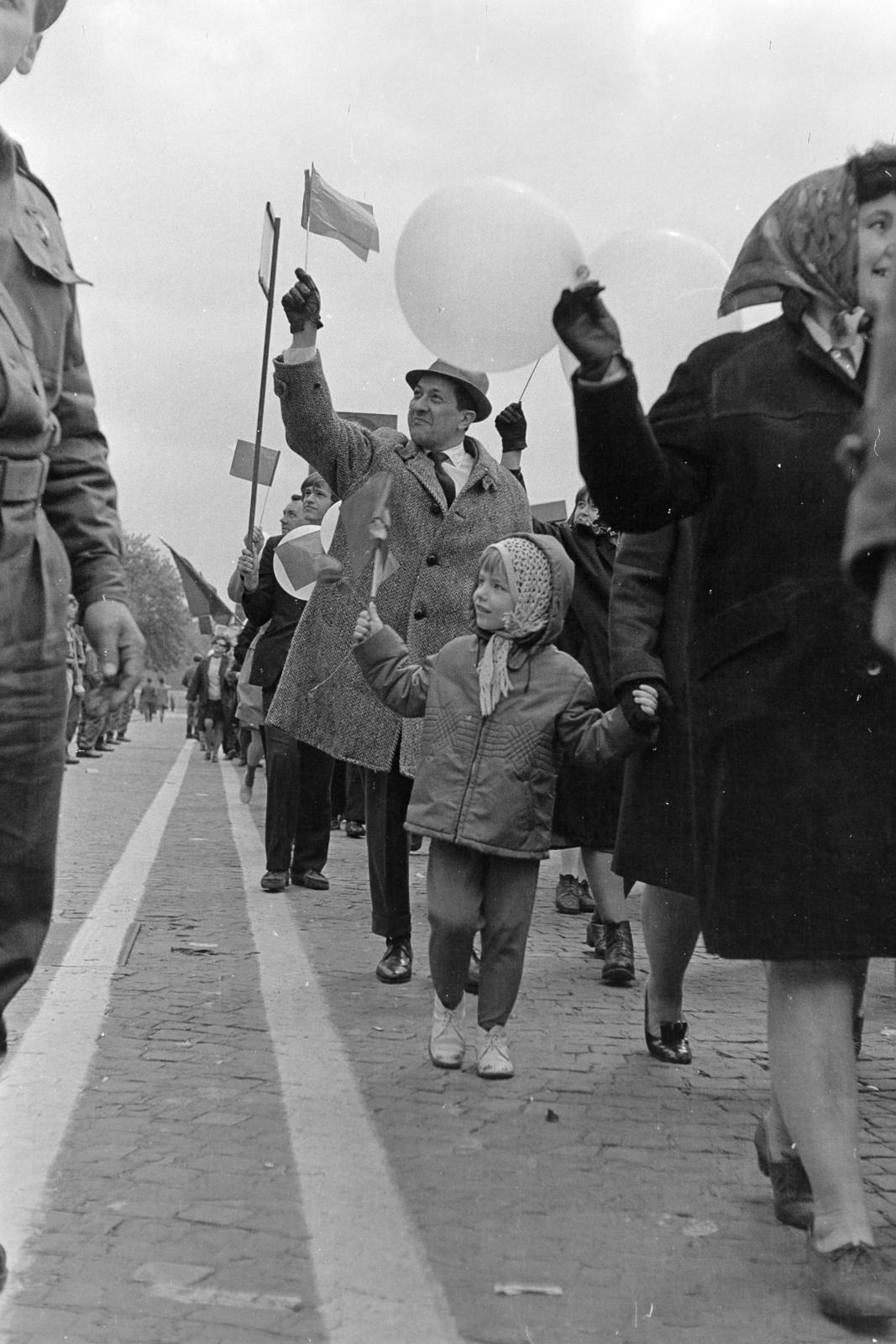 Hungary, Budapest XIV., Dózsa György út, Ötvenhatosok tere (Felvonulási tér), május 1-i felvonulás., 1970, Kereki Sándor, march, Budapest, wave, Fortepan #206137