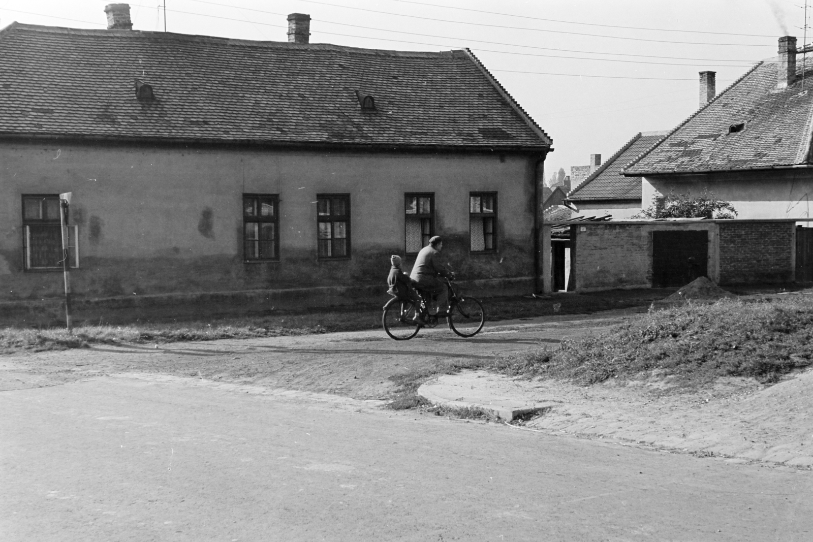 Hungary, Győr, Sziget városrész, Szarvas utca - Kereszt utca kereszteződés., 1973, Kereki Sándor, bicycle, Fortepan #206148