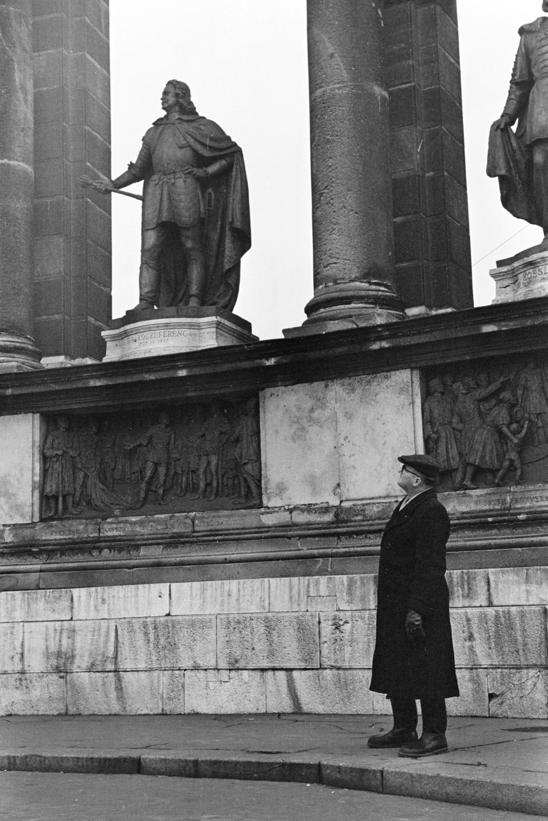 Magyarország, Budapest XIV., Hősök tere, Millenniumi emlékmű., 1969, Kereki Sándor, Budapest, dombormű, Fortepan #206160