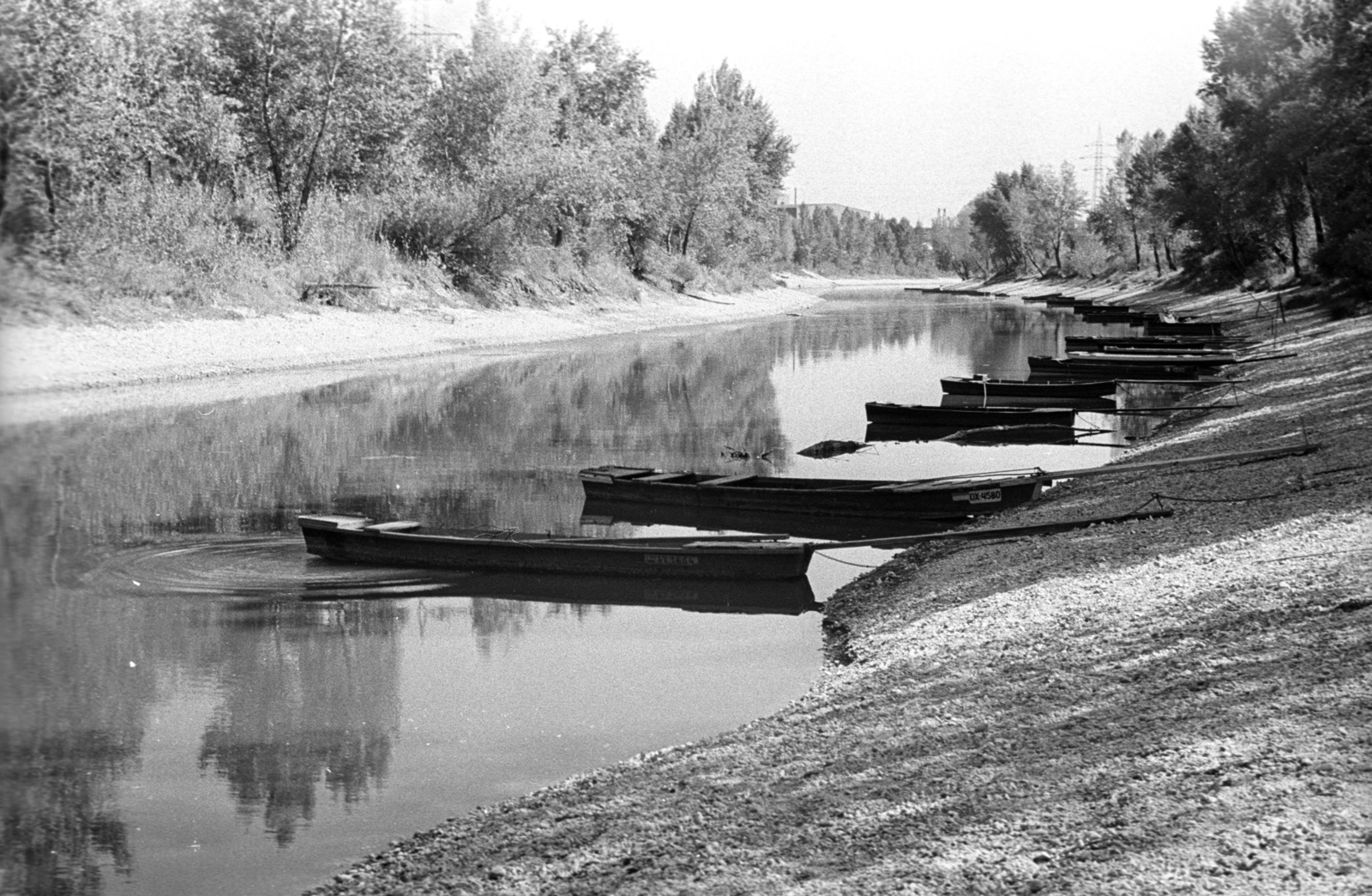 Magyarország, Győr, Iparcsatorna., 1970, Kereki Sándor, csónak, folyópart, Fortepan #206179