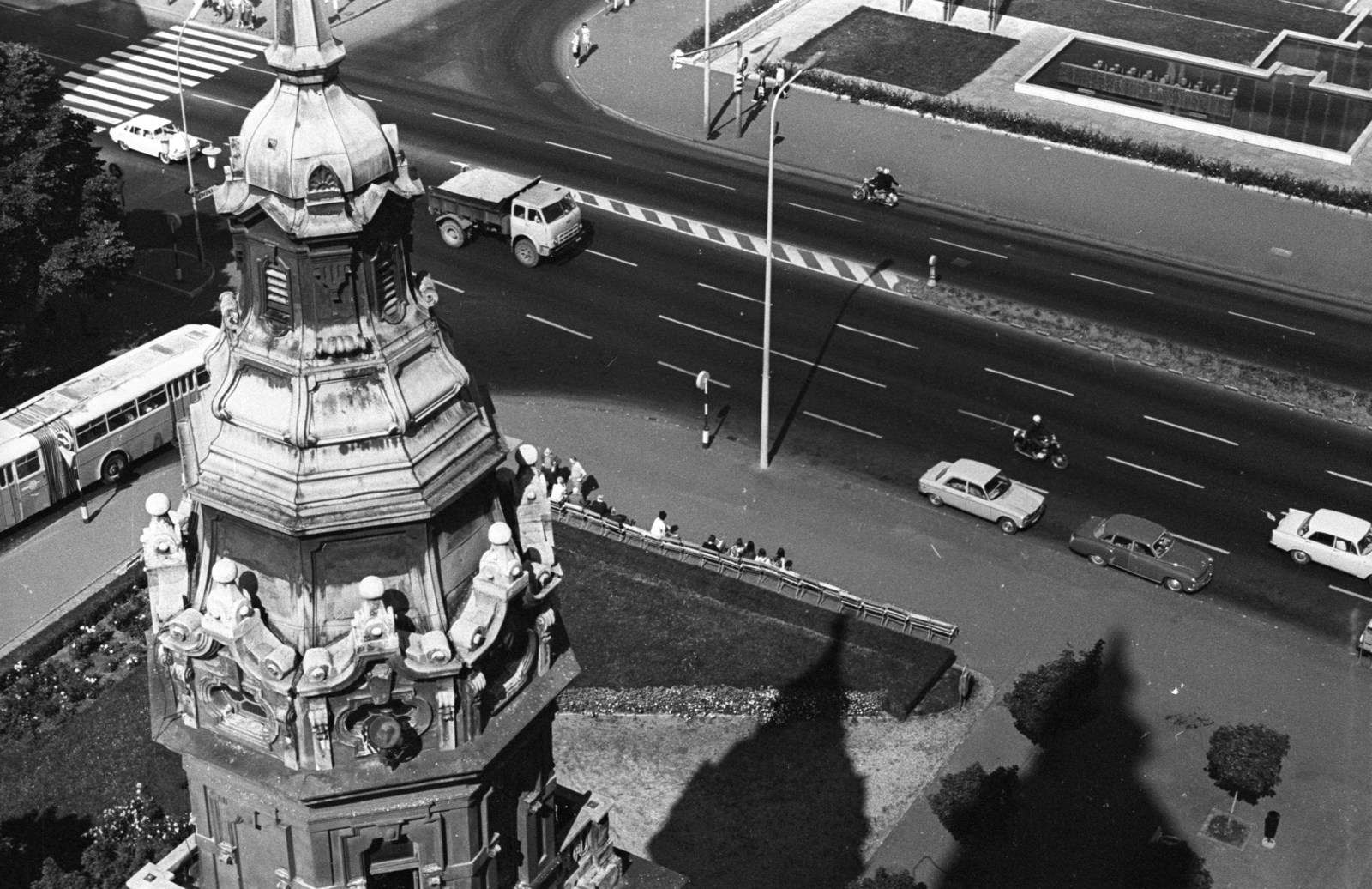 Hungary, Győr, kilátás a Városháza tornyából a Szent István (Tanácsköztársaság) útra., 1970, Kereki Sándor, public building, Fortepan #206181