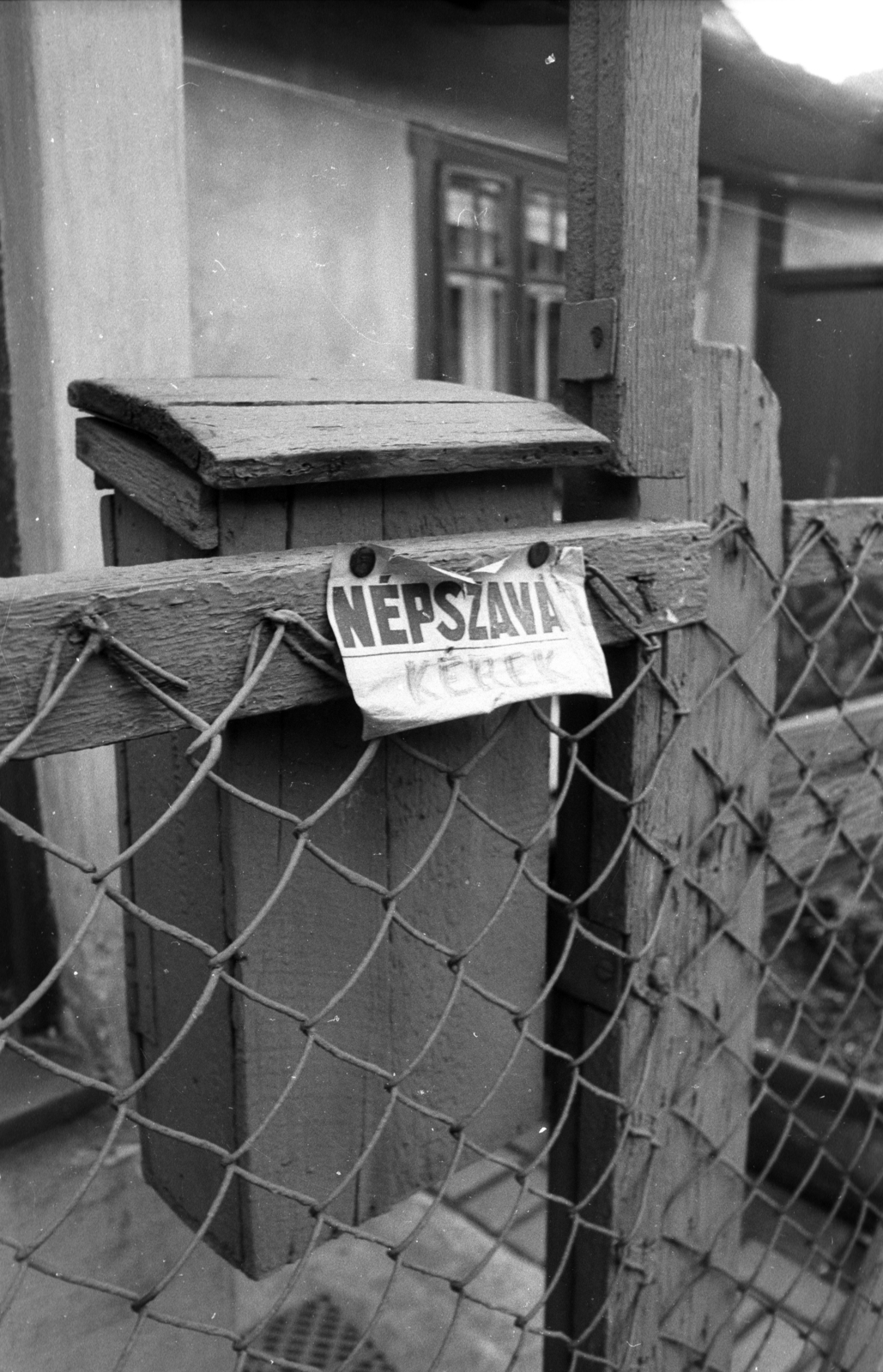 Magyarország, Budapest IX., a felvétel a bontás előtt álló Mihálkovics-telepen készült., 1976, Kereki Sándor, Népszava, Budapest, postaláda, üzenet, Fortepan #206193