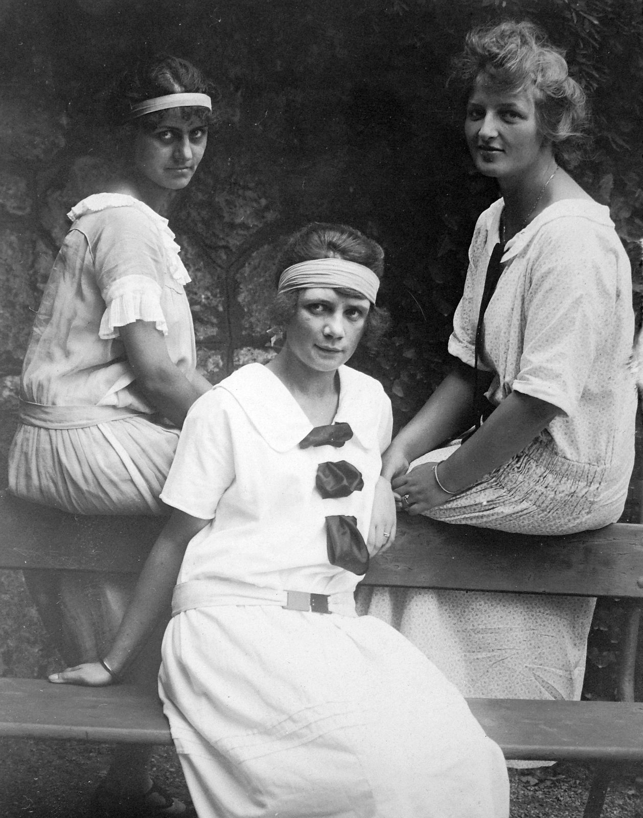 1924, Fortepan, women, bench, girl, sitting on backrest of a bench, Fortepan #20623