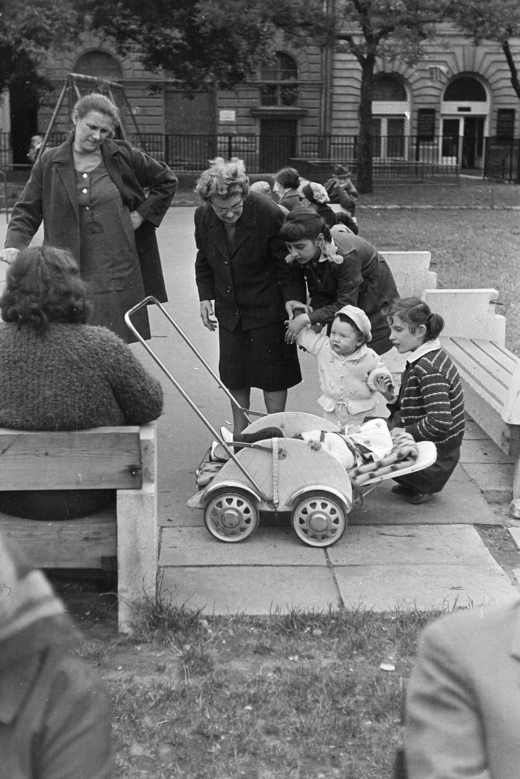 Hungary, Budapest VII., Klauzál tér., 1970, Kereki Sándor, baby carriage, Budapest, Fortepan #206230