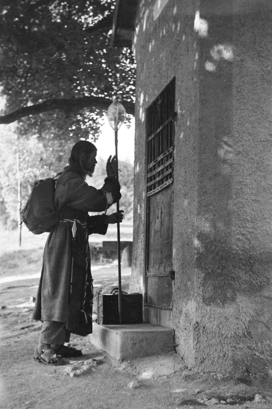 Magyarország, Budapest XII., Anna-rét, Szent Anna-kápolna., 1969, Kereki Sándor, Budapest, bőrönd, hátizsák, Fortepan #206325