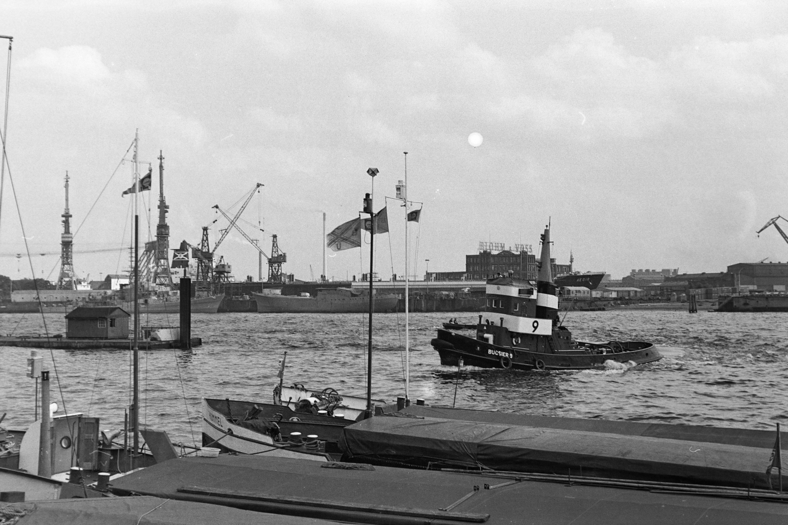 Germany, Hamburg, kikötő, háttérben a Blohm & Voss hajógyár., 1970, Kopányi György, Fortepan #206358