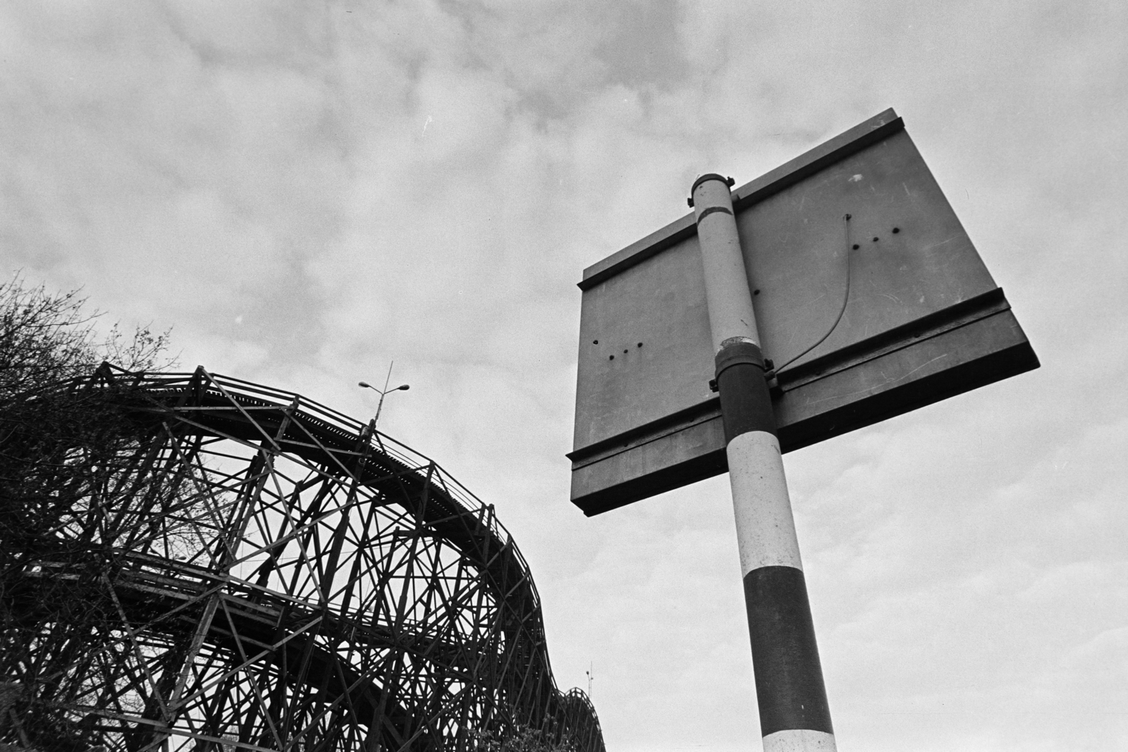 Hungary, Budapest XIV., Hungária körút, balra a Hullámvasút a Vidámparkban., 1971, Kereki Sándor, amusement park, Budapest, Fortepan #206452