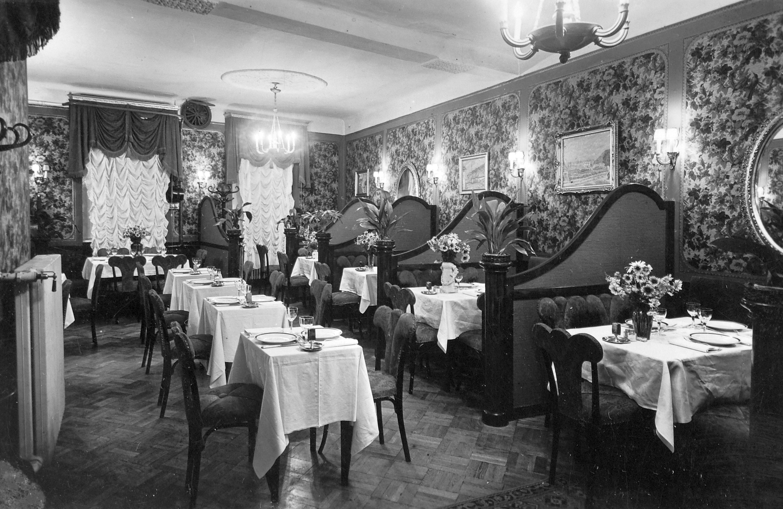 Hungary, Budapest, Cziegler étterem - kávéház. (valószínűleg Budapesten), 1935, Fortepan, hospitality, furniture, flower, interior, chandelier, place, radiator, Fortepan #20649