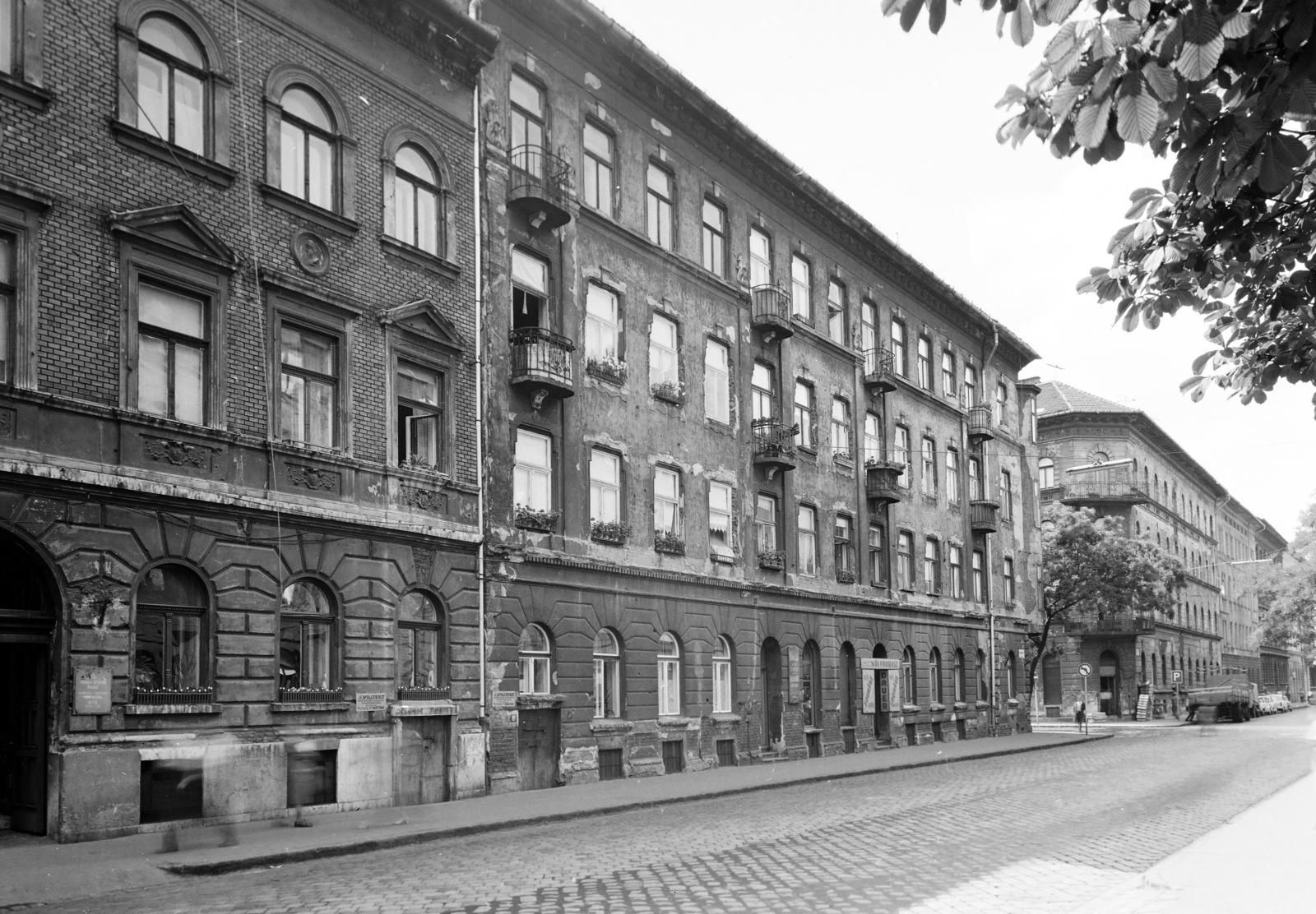 Hungary, Budapest VII., Dembinszky utca, szemben középen a 15-ös számú ház., 1974, FŐFOTÓ, Budapest, Fortepan #206562