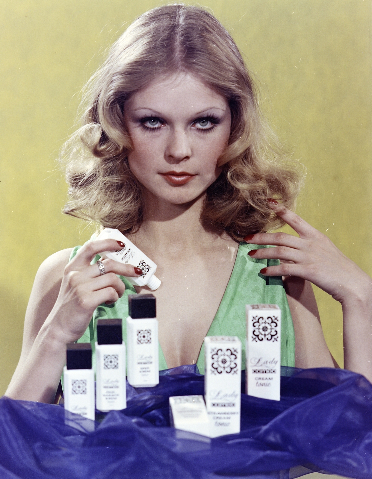 Hungary, Komjáthy Ági manöken., 1974, FŐFOTÓ, colorful, advertising photography, Fortepan #206609