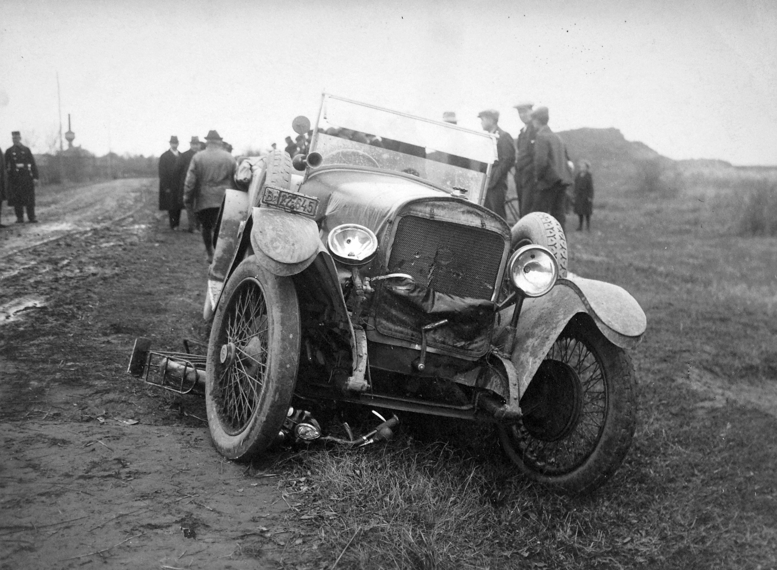 1928, Fortepan, motorcycle, accident, men, French brand, cop, automobile, number plate, Delage-brand, Fortepan #20665