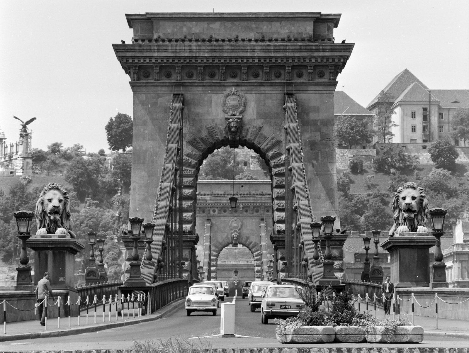 Hungary, Budapest V., Széchenyi István (Roosevelt) tér, szemben a Széchenyi Lánchíd., 1975, FŐFOTÓ, Budapest, traffic, Fortepan #206682