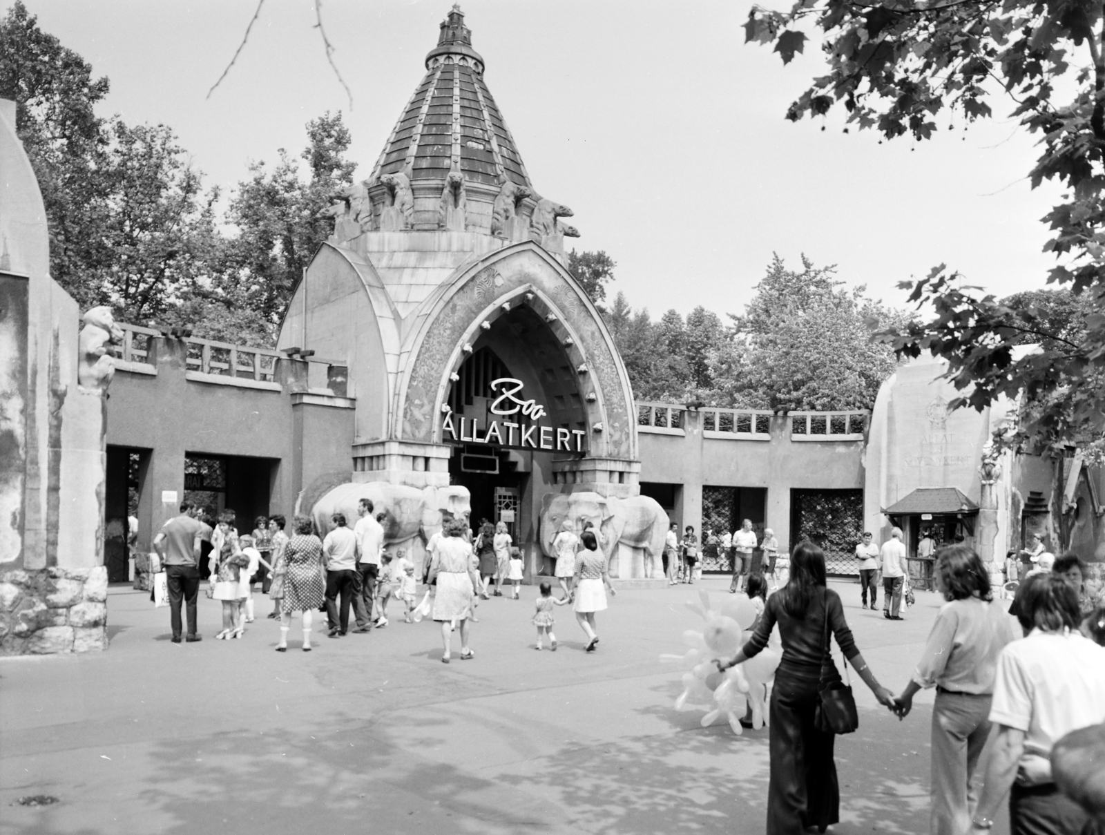 Hungary, Zoo, Budapest XIV., főbejárat., 1975, FŐFOTÓ, Budapest, elephant, Fortepan #206694