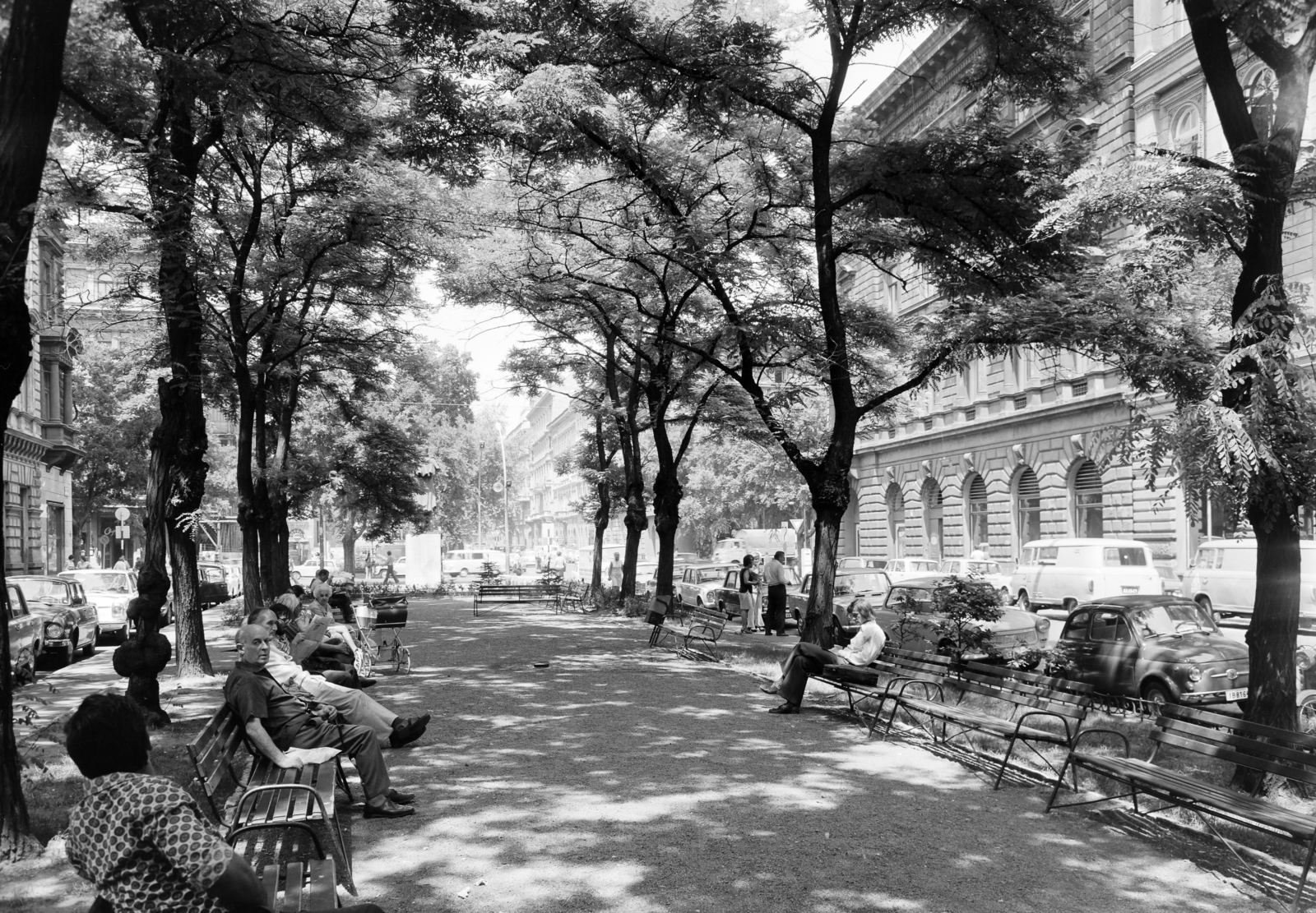 Magyarország, Budapest VI., Liszt Ferenc tér., 1975, FŐFOTÓ, Budapest, parkoló, Fortepan #206733