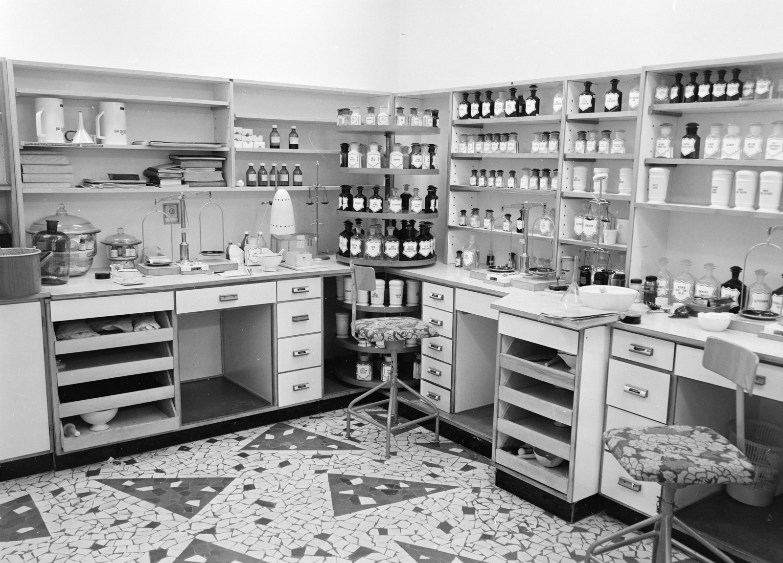 Hungary, Budapest XII., Alkotás utca 1/B, Gyógyszertár., 1975, FŐFOTÓ, pharmacy, Budapest, Fortepan #206744