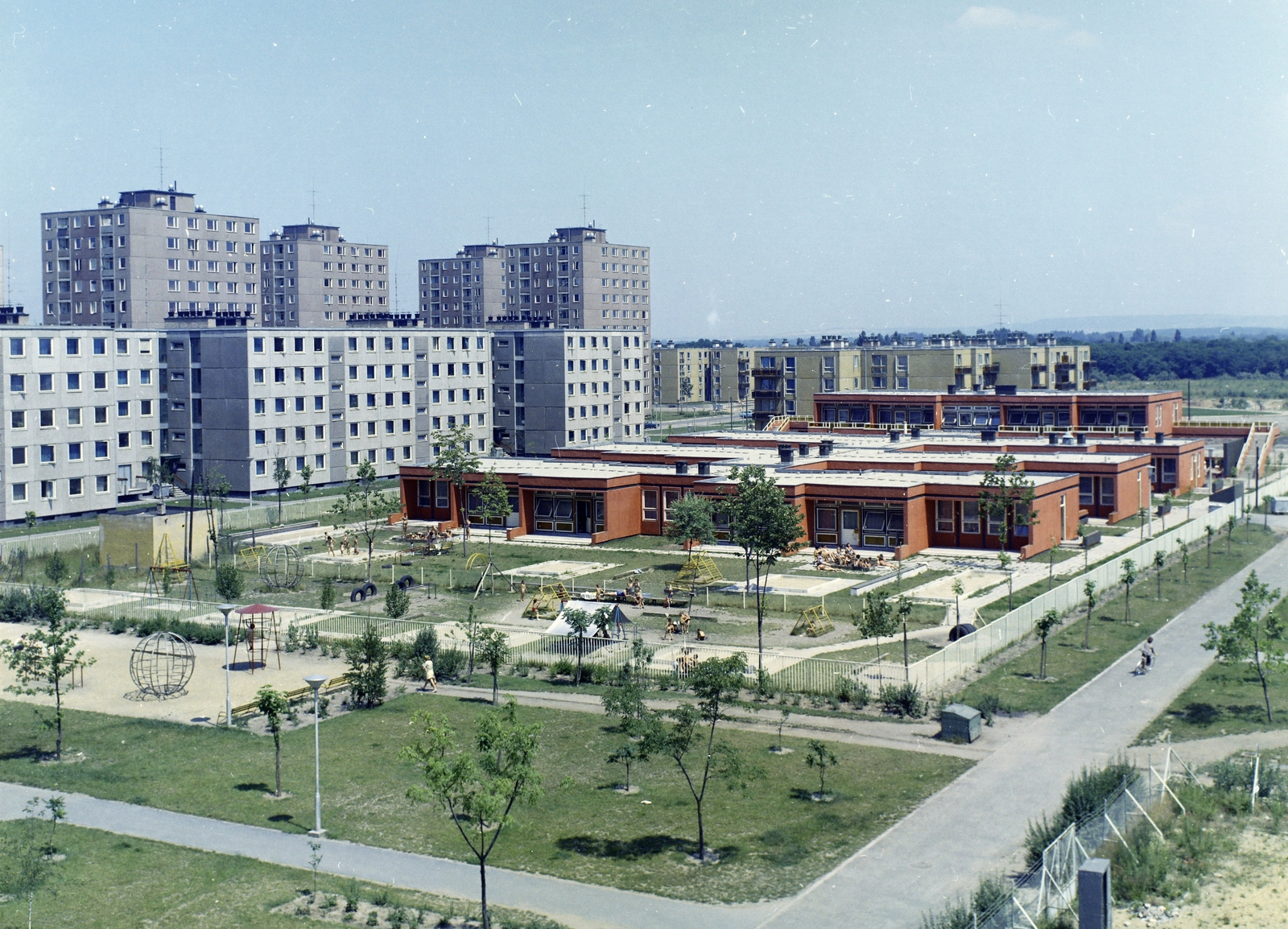 Hungary, Újpalota, Budapest XV., Árendás köz a Kőrakás park felé nézve., 1975, FŐFOTÓ, colorful, Budapest, Fortepan #206806