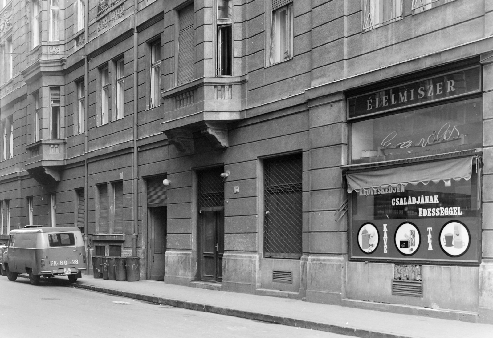 Magyarország, Budapest VIII., Nagy Templom utca, szemben az Üllői út 66/a számú ház oldalhomlokzata., 1976, FŐFOTÓ, Budapest, Fortepan #206876