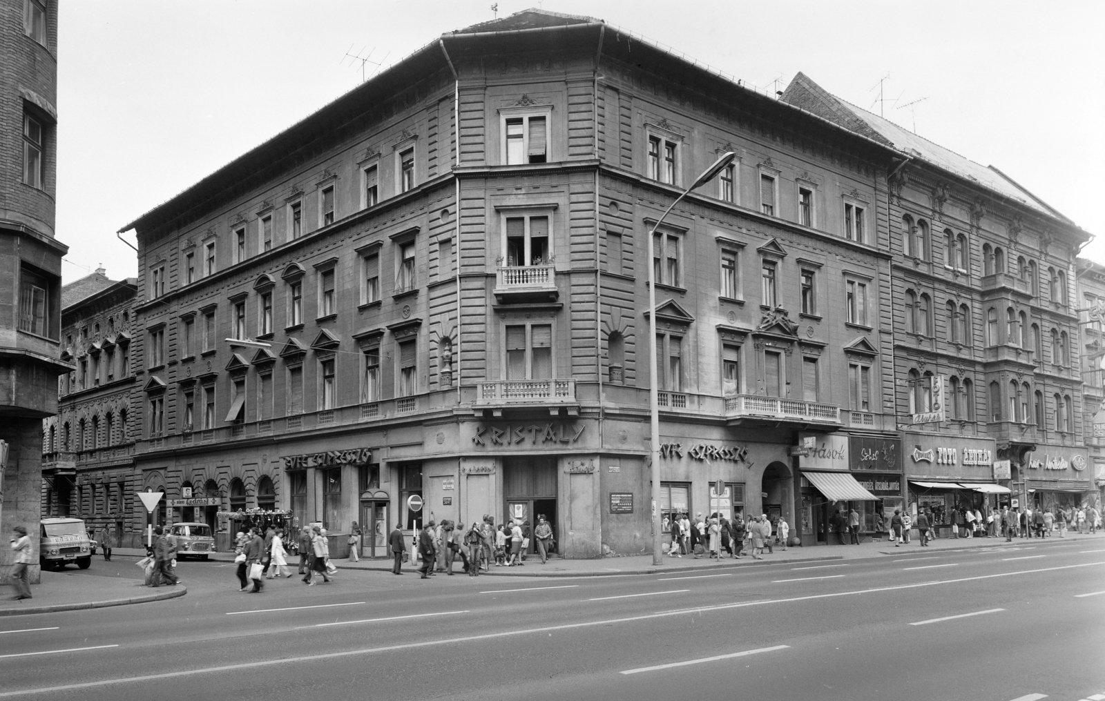 Magyarország, Budapest VII., a Rákóczi út 78. és 80-as számú ház, balra az Alsó erdősor., 1976, FŐFOTÓ, Budapest, Fortepan #206930