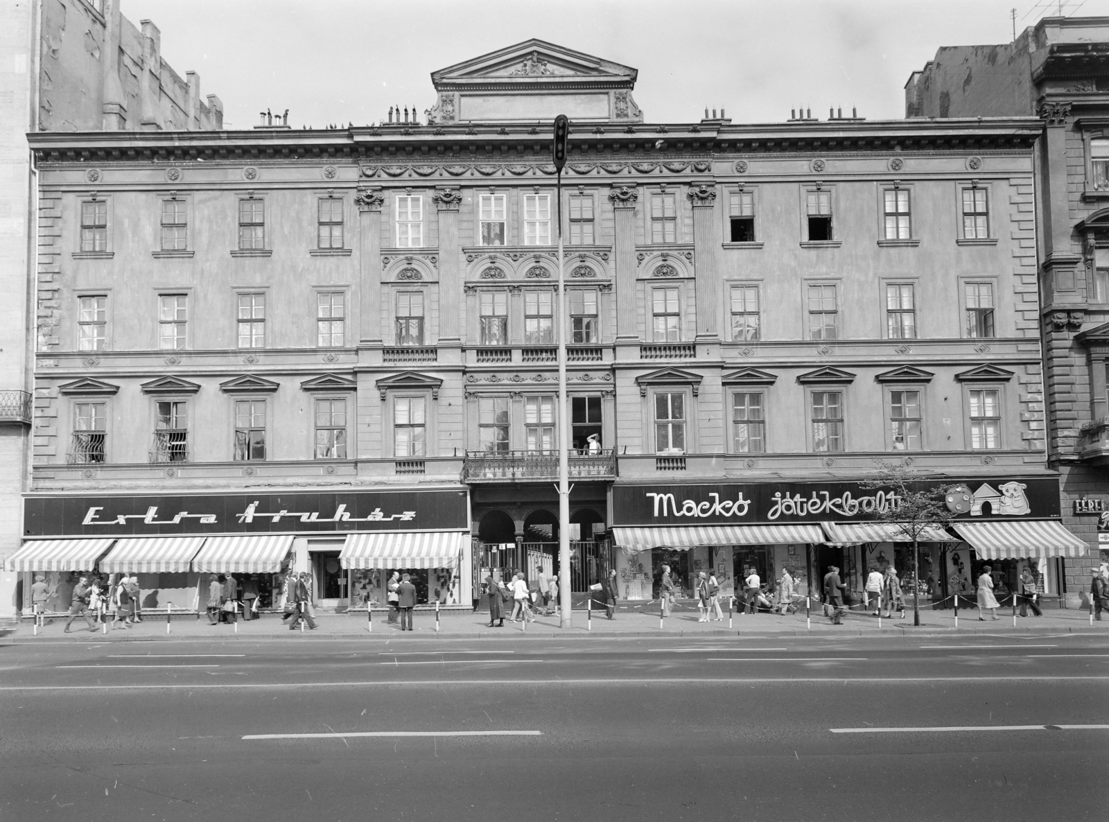 Magyarország, Budapest VII., Rákóczi út, szemben a 6-os számú ház., 1976, FŐFOTÓ, Budapest, Fortepan #206942