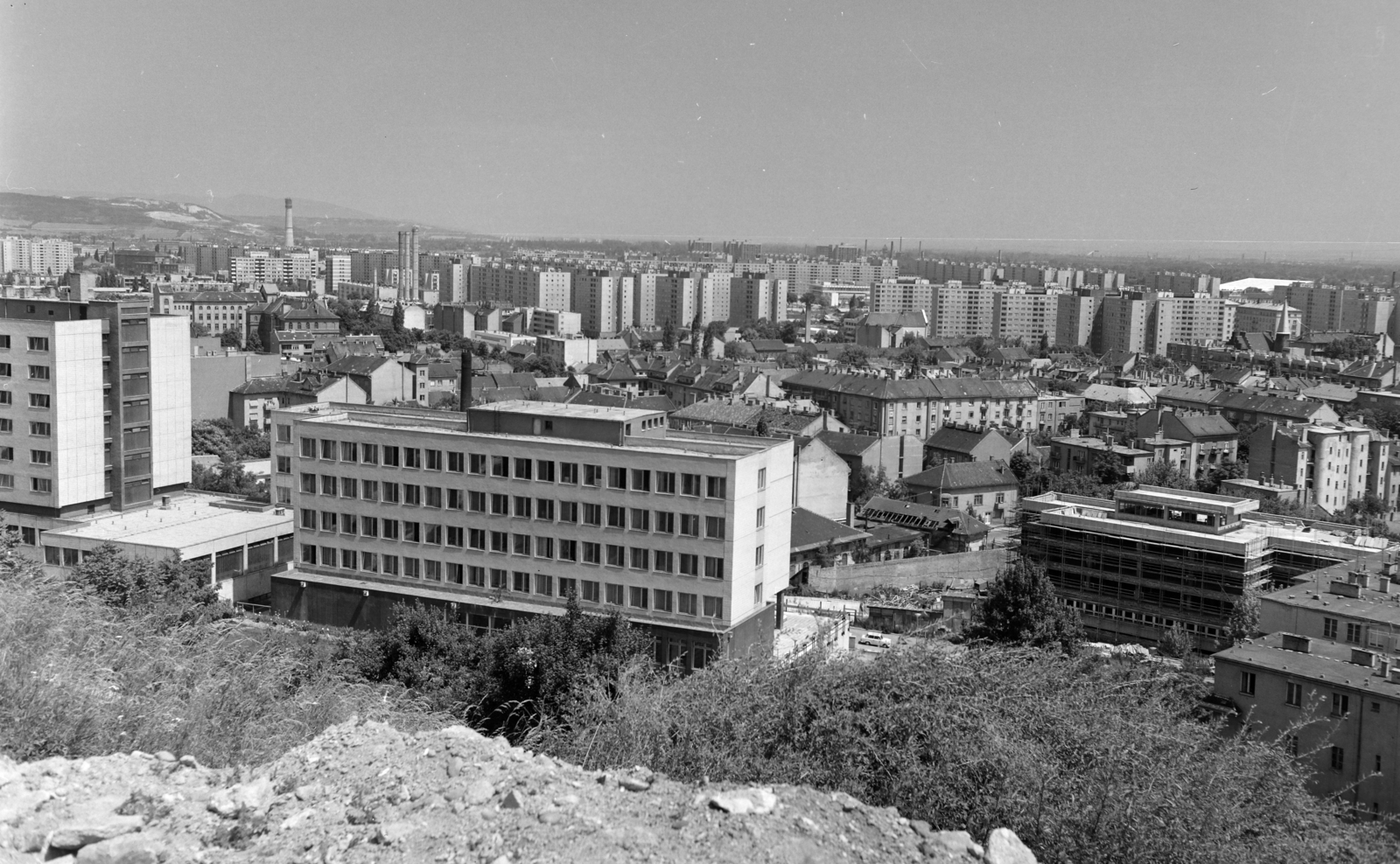 Hungary, Óbuda, Budapest III., kilátás a Folyondár utca felől, előtérben a Doberdó út 6., a Könnyűipari Műszaki Főiskola és Kollégiuma (később az Óbudai Egyetem része)., 1976, FŐFOTÓ, Budapest, Fortepan #207004