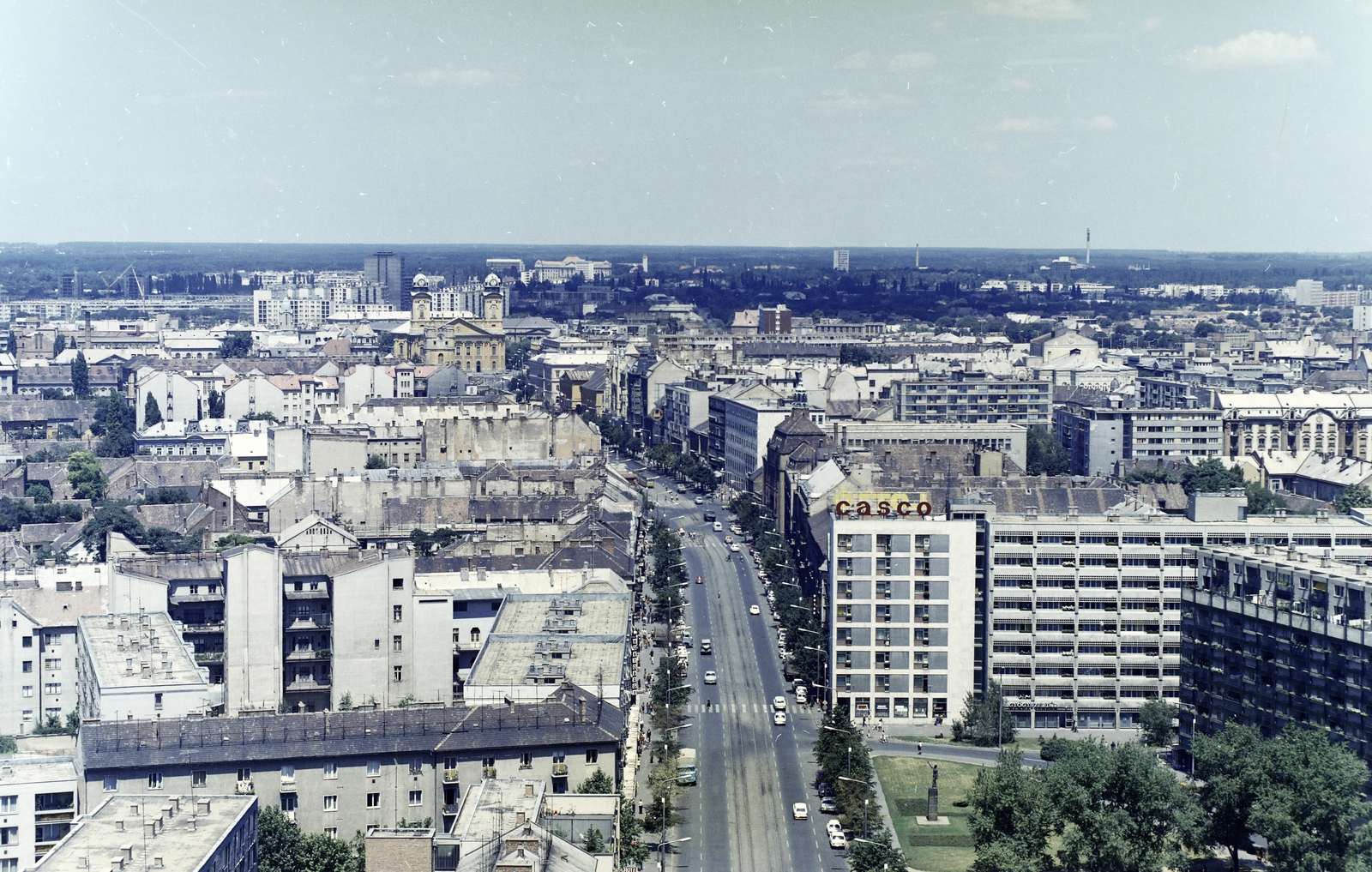 Magyarország, Debrecen, kilátás a Petőfi téri toronyházból a Piac utca (Vörös Hadsereg útja) felé., 1976, FŐFOTÓ, színes, Fortepan #207044