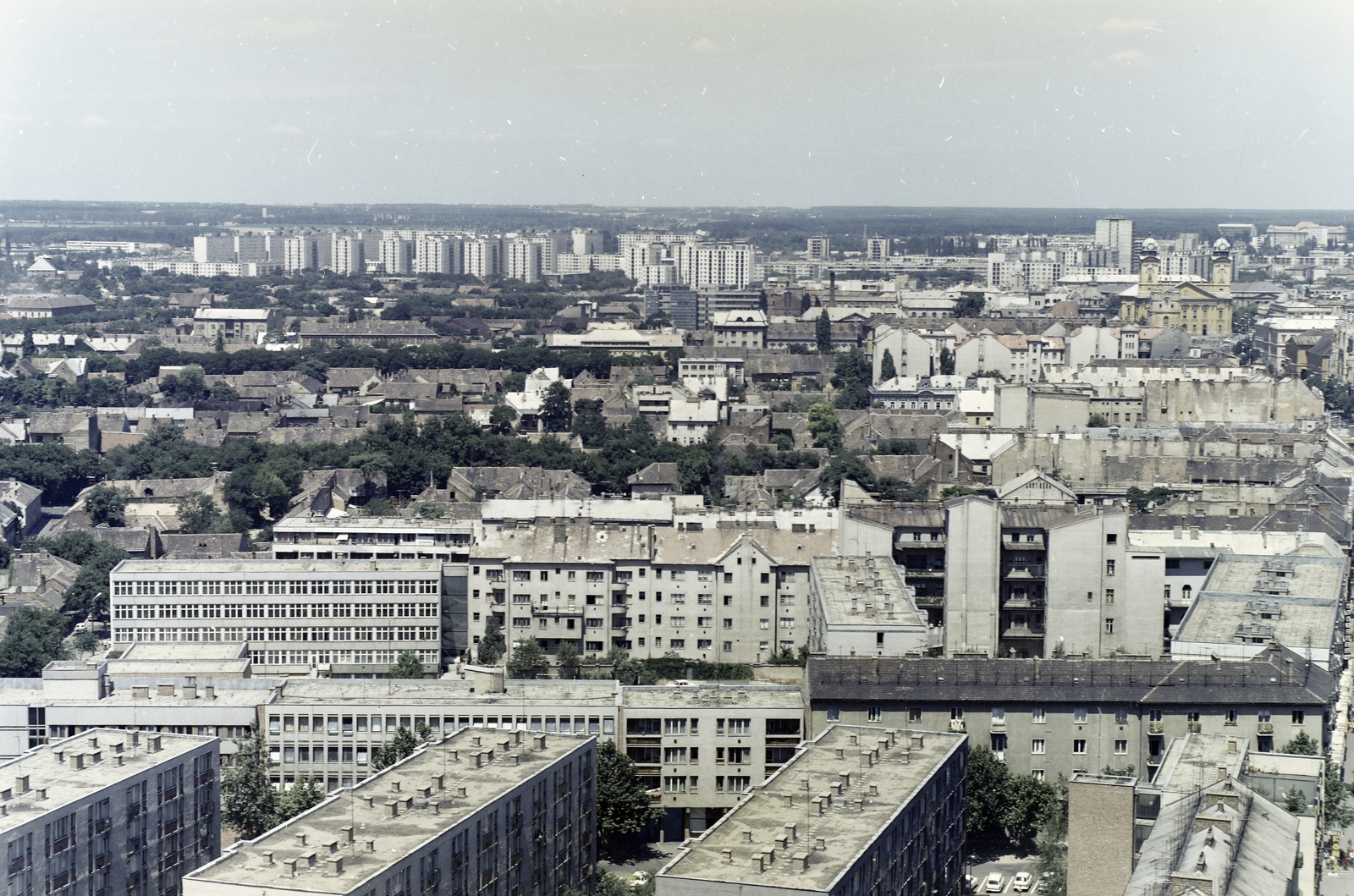 Magyarország, Debrecen, kilátás a Petőfi téri toronyházból, az előtérben keresztben a Barna utca házai., 1976, FŐFOTÓ, színes, Fortepan #207050