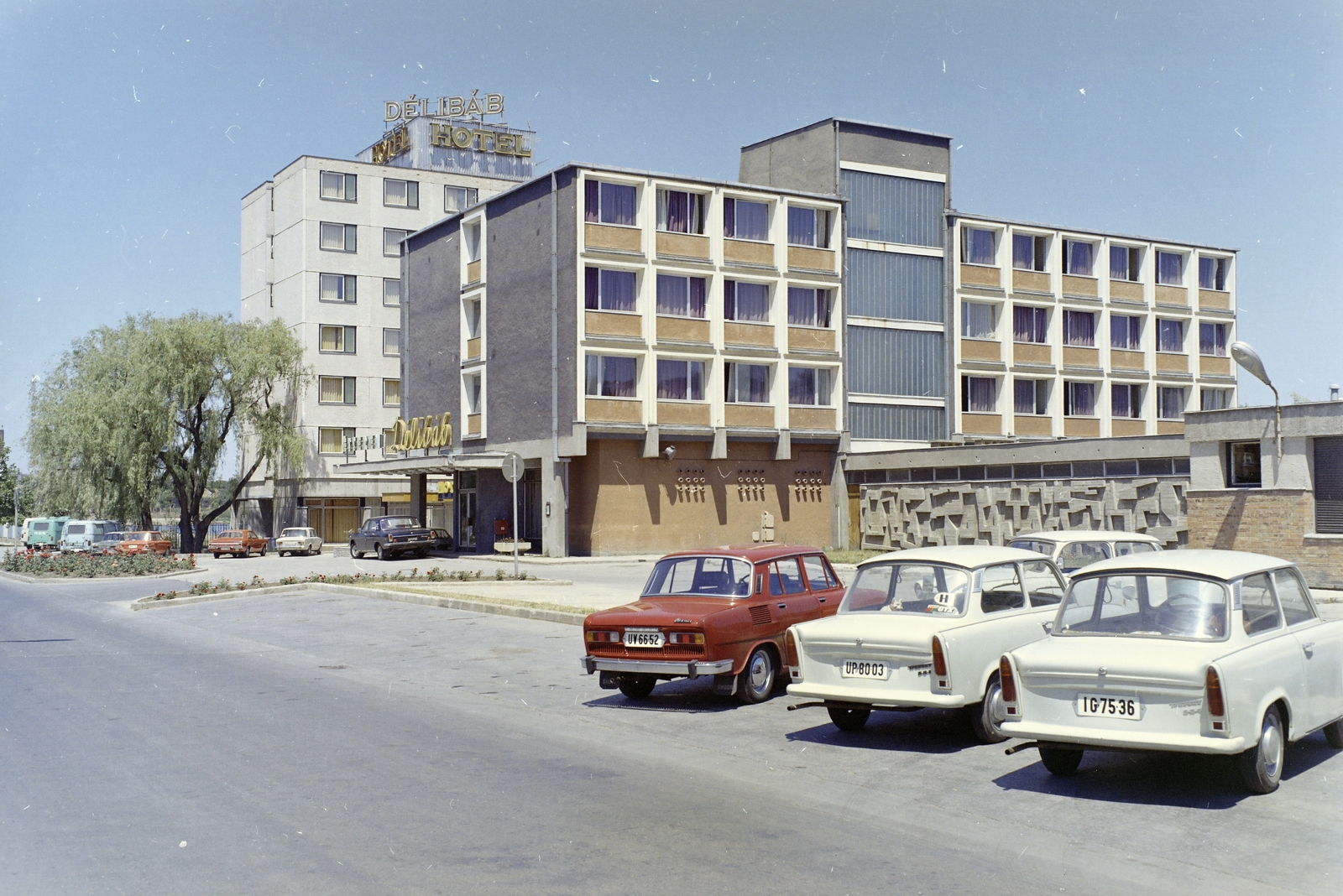 Hungary, Hajdúszoboszló, József Attila utca 5-7., Hotel Délibáb., 1976, FŐFOTÓ, number plate, Fortepan #207055