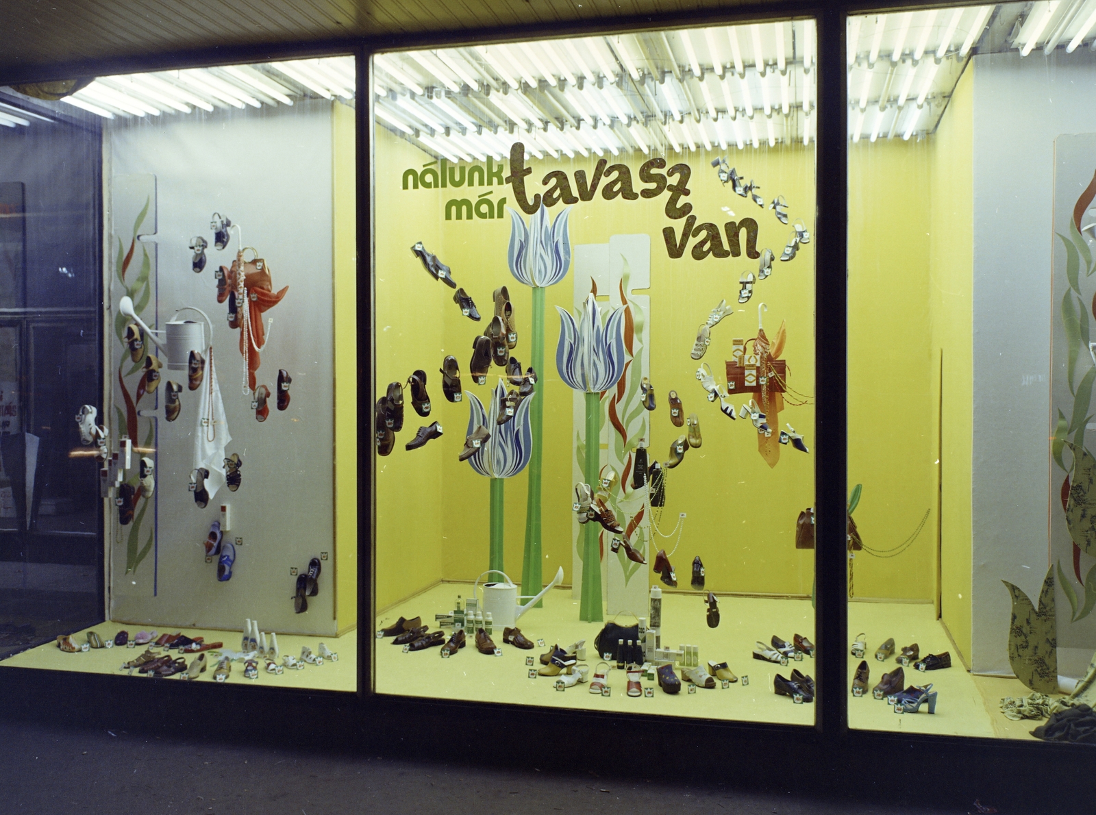 Hungary, Budapest VIII., Blaha Lujza tér, a Corvin Áruház kirakata., 1977, FŐFOTÓ, Show window, Budapest, Fortepan #207070