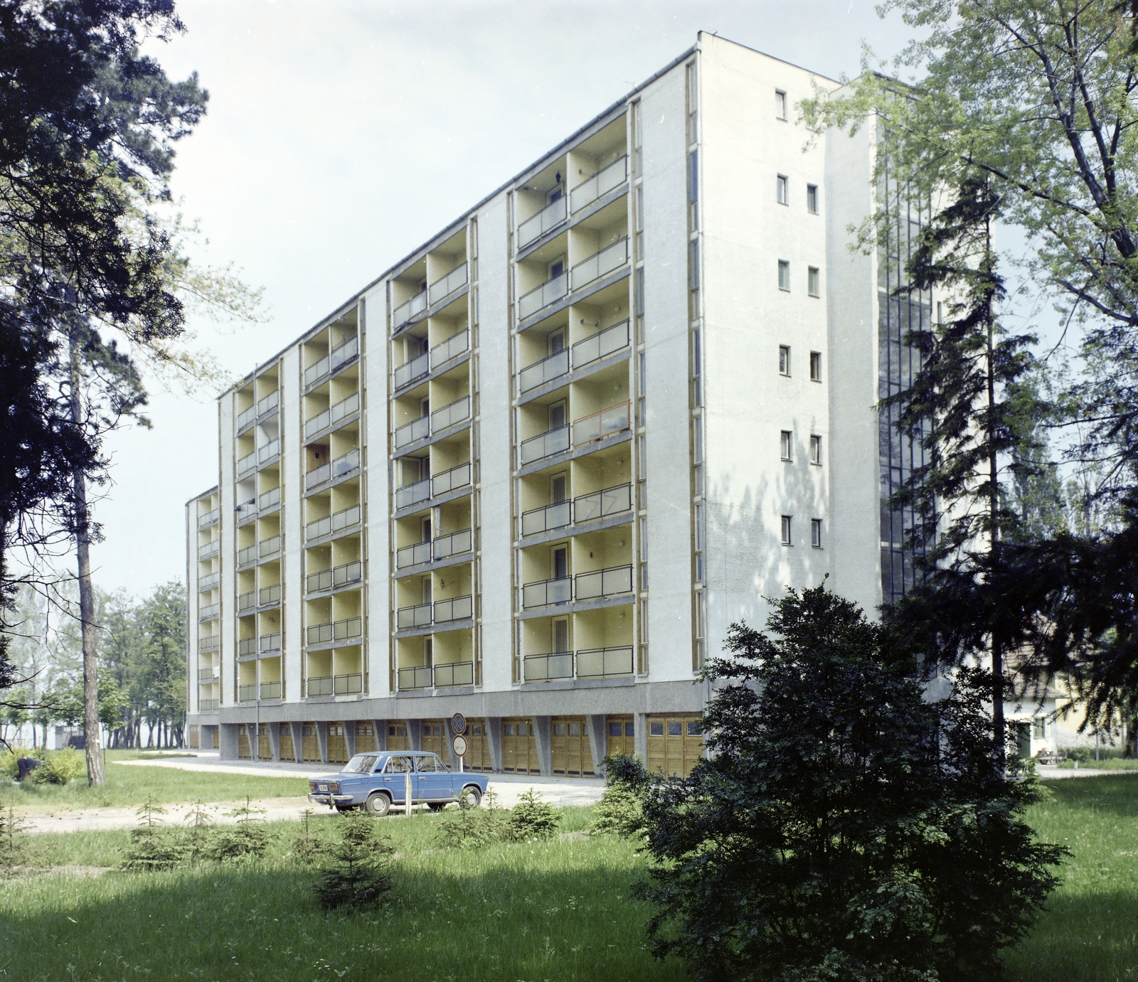 Hungary, Balatonlelle, Köztársaság utca 19., Panoráma társasüdülő., 1977, FŐFOTÓ, colorful, Fortepan #207103