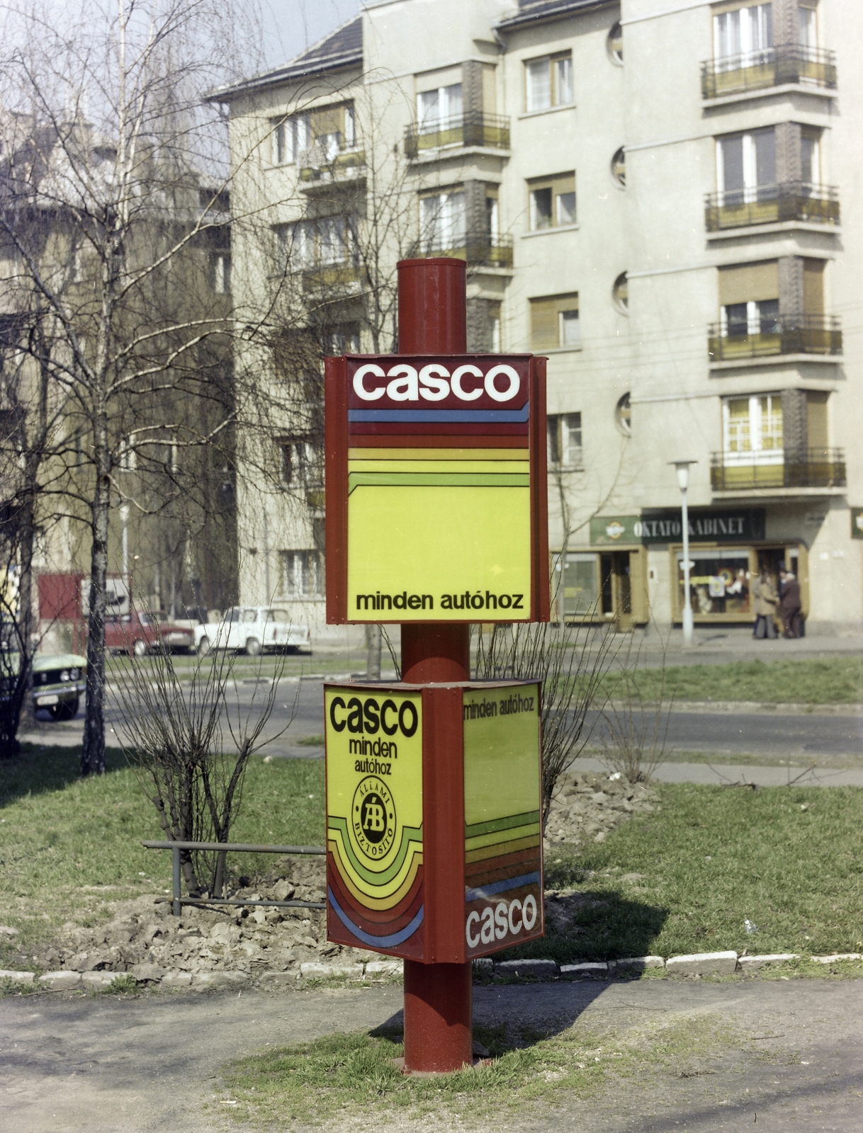 Hungary, Budapest XIV., Róna (Lumumba) utca, szemben jobbra a 147-es számú ház., 1977, FŐFOTÓ, colorful, ad pillar, Budapest, Fortepan #207128