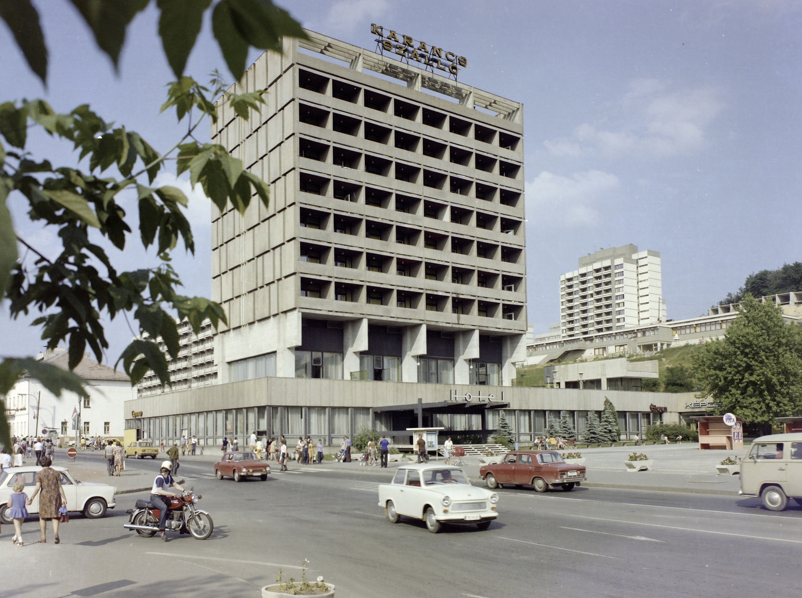 Hungary, Salgótarján, Fő tér, Karancs szálló., 1977, FŐFOTÓ, colorful, Fortepan #207159