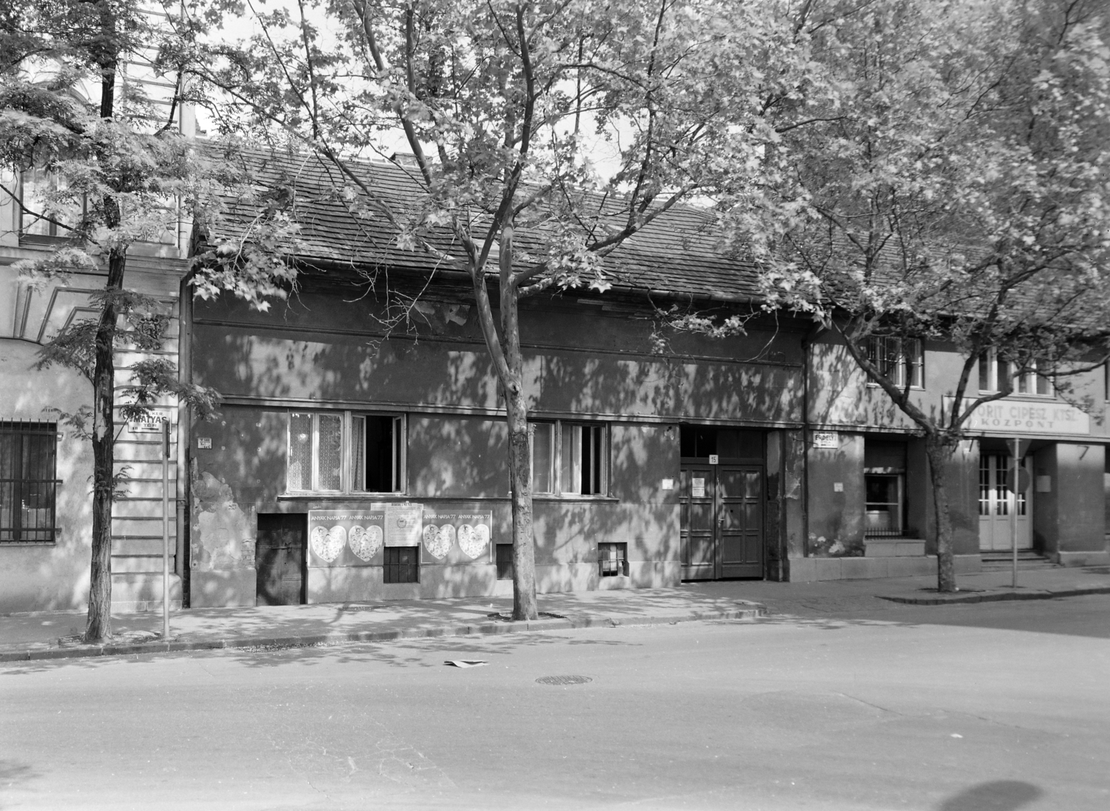 Hungary, Budapest VIII., Mátyás tér, szemben a 15-ös számú ház, jobbra a Bauer Sándor (Erdélyi) utca., 1977, FŐFOTÓ, Budapest, Fortepan #207202