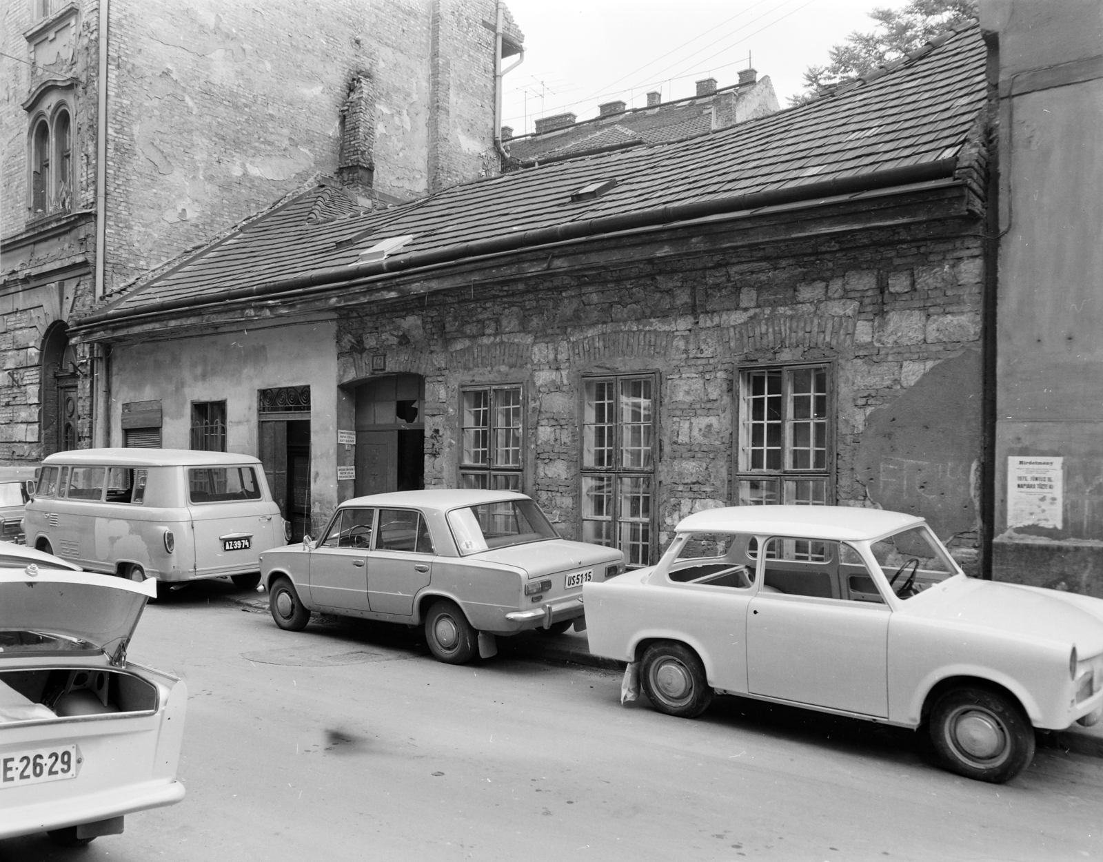 Hungary, Budapest VIII., Vajdahunyad utca, szemben a 42-es számú ház., 1977, FŐFOTÓ, street view, Barkas-brand, number plate, Budapest, Fortepan #207231