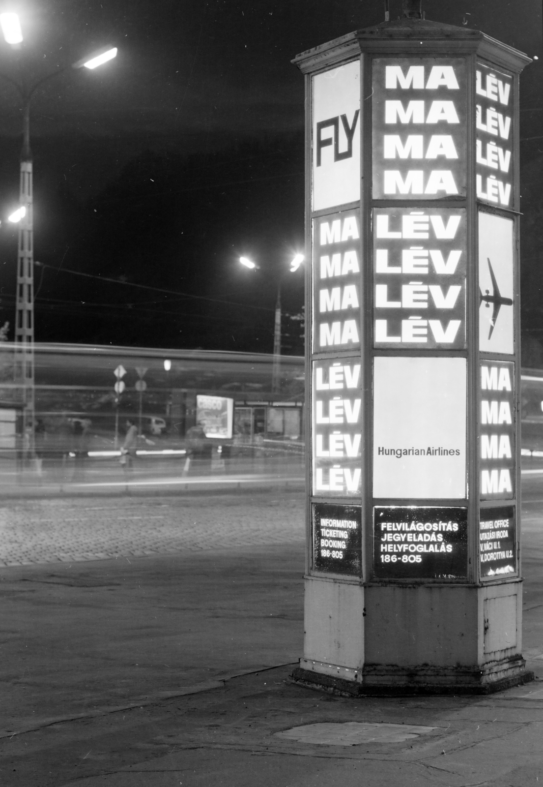 Hungary, Budapest XI., Szent Gellért tér, hirdetőoszlop a rakpartnál., 1977, FŐFOTÓ, Budapest, poster, ad pillar, Hungarian Airlines, Fortepan #207259