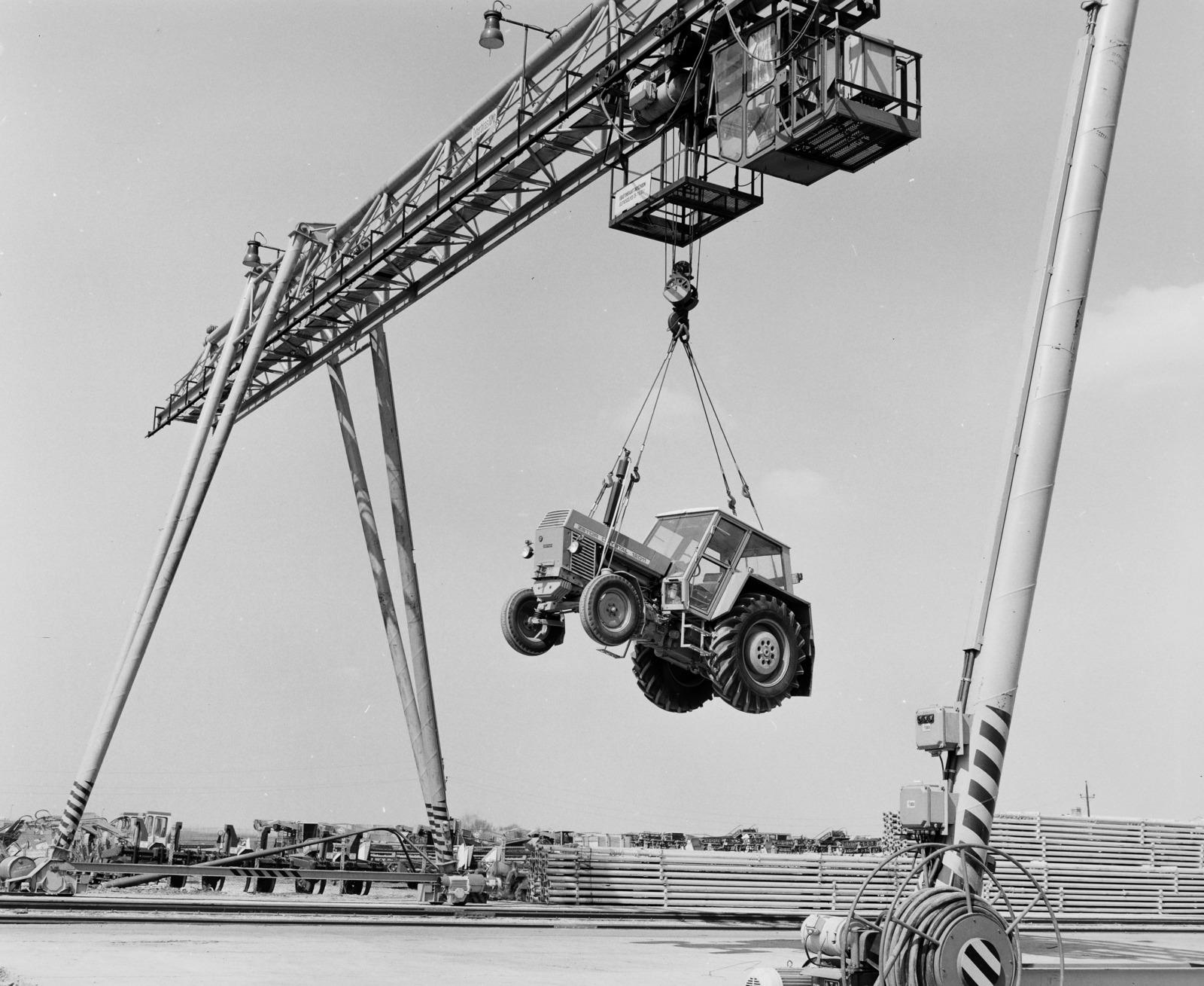 1979, FŐFOTÓ, tractor, Best of, gantry crane, Zetor-brand, Fortepan #207308