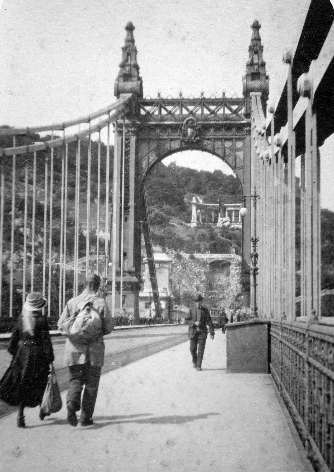 Hungary, Budapest, Szent Gellért szobor az Erzsébet hídról nézve., 1931, Fortepan, bridge, sculpture, Danube, eclectic architecture, suspension bridge, Duna-bridge, Saint Gerard-portrayal, Antal Kherndl-design, Aurél Czekelius-design, Fortepan #20731