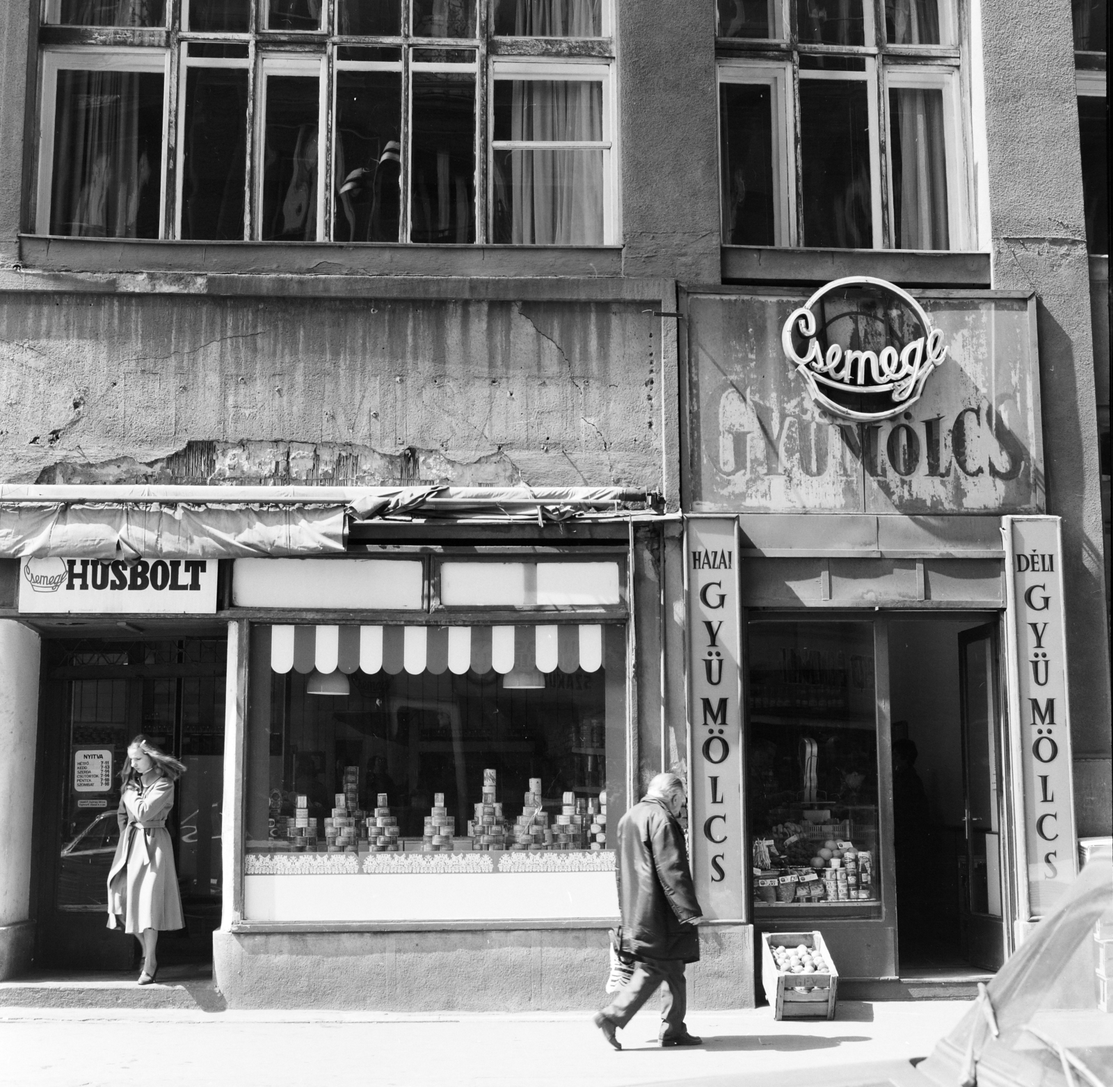 Hungary, Budapest VI., Király (Majakovszkij) utca 2., 1979, FŐFOTÓ, Show window, butcher shop, Csemege enterprise, Budapest, Fortepan #207345